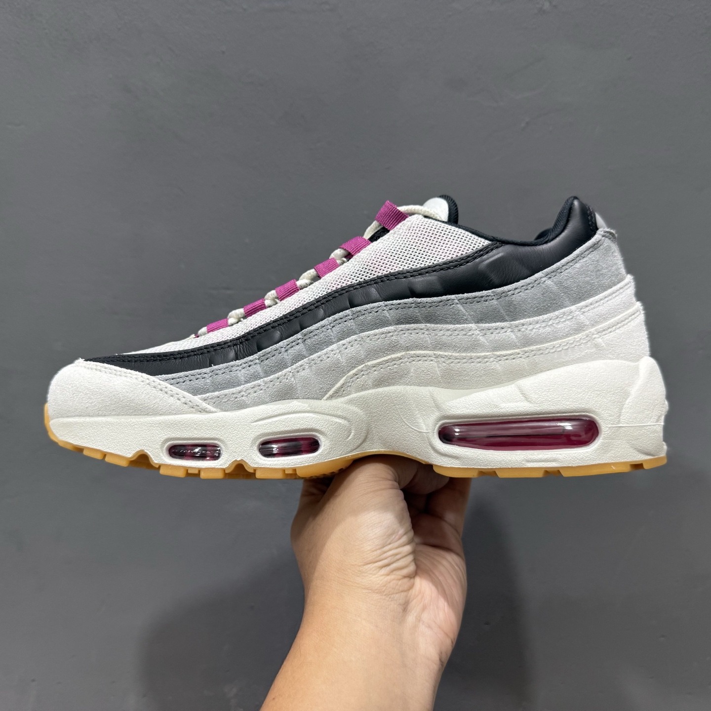 Nike Air Max 95复古減震气垫跑鞋 HF7545-100