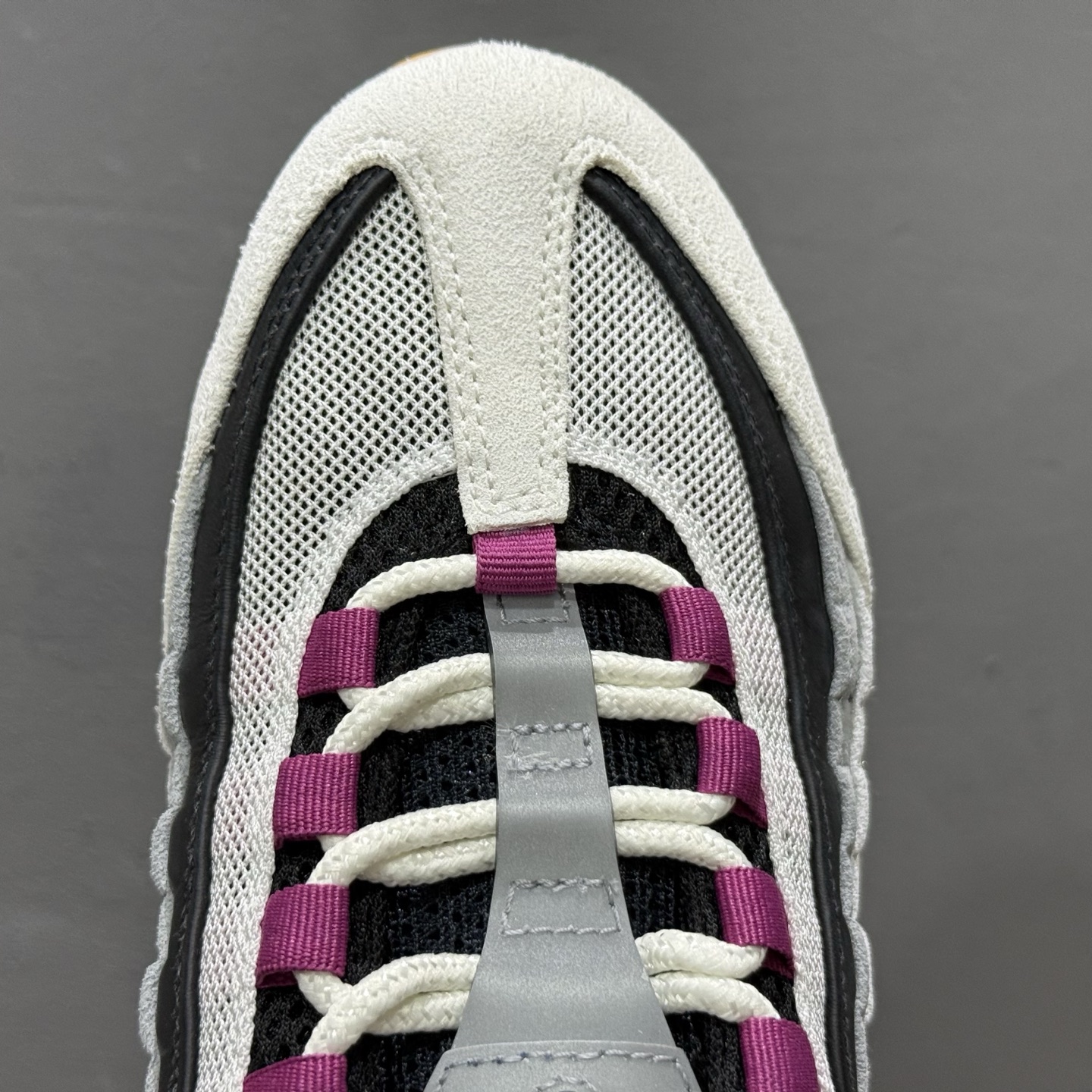 Nike Air Max 95复古減震气垫跑鞋 HF7545-100