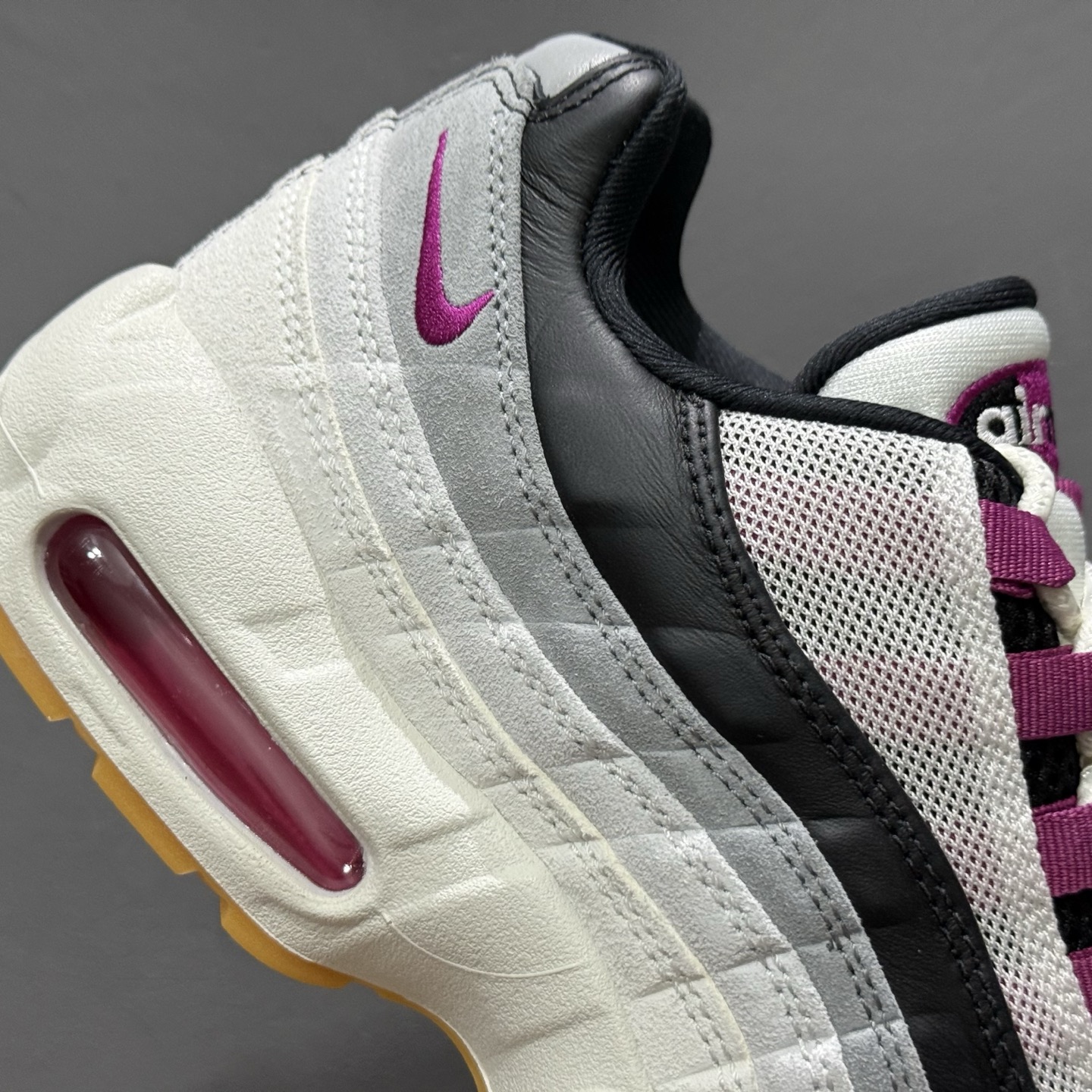 Nike Air Max 95复古減震气垫跑鞋 HF7545-100
