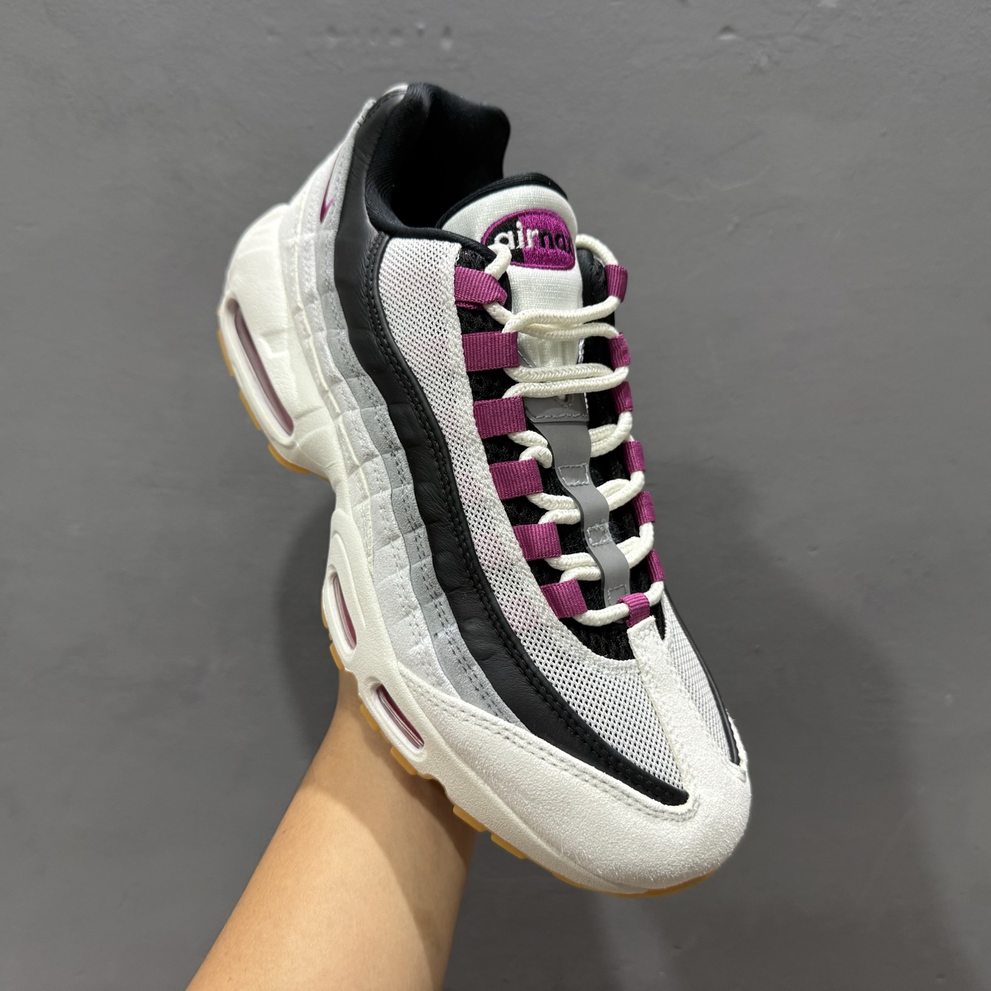 Nike Air Max 95复古減震气垫跑鞋 HF7545-100
