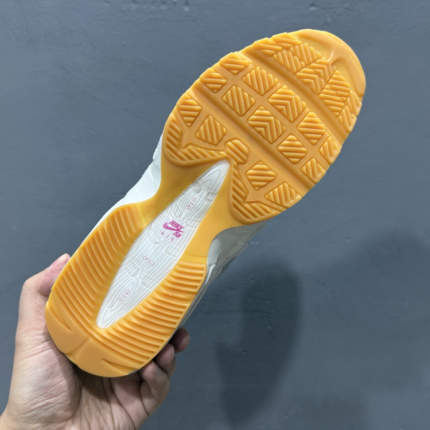 Nike Air Max 95复古減震气垫跑鞋 HF7545-100