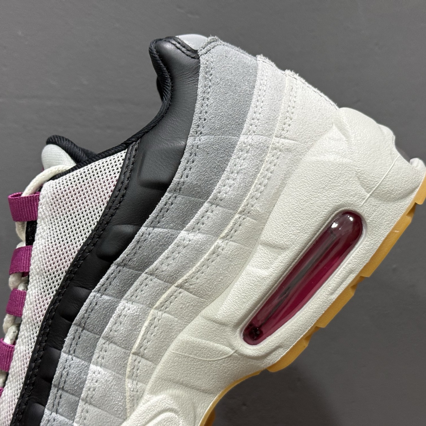 Nike Air Max 95复古減震气垫跑鞋 HF7545-100