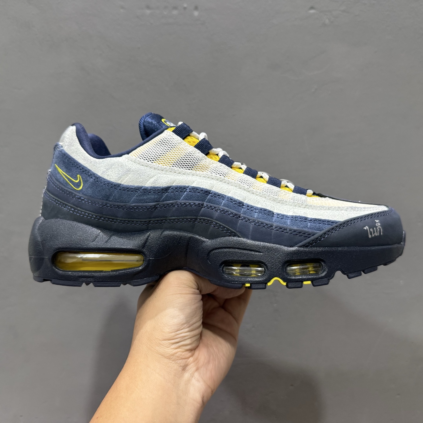 Nike Air Max 95复古減震气垫跑鞋 HQ8492-400