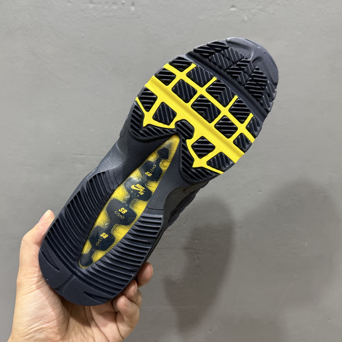 Nike Air Max 95复古減震气垫跑鞋 HQ8492-400