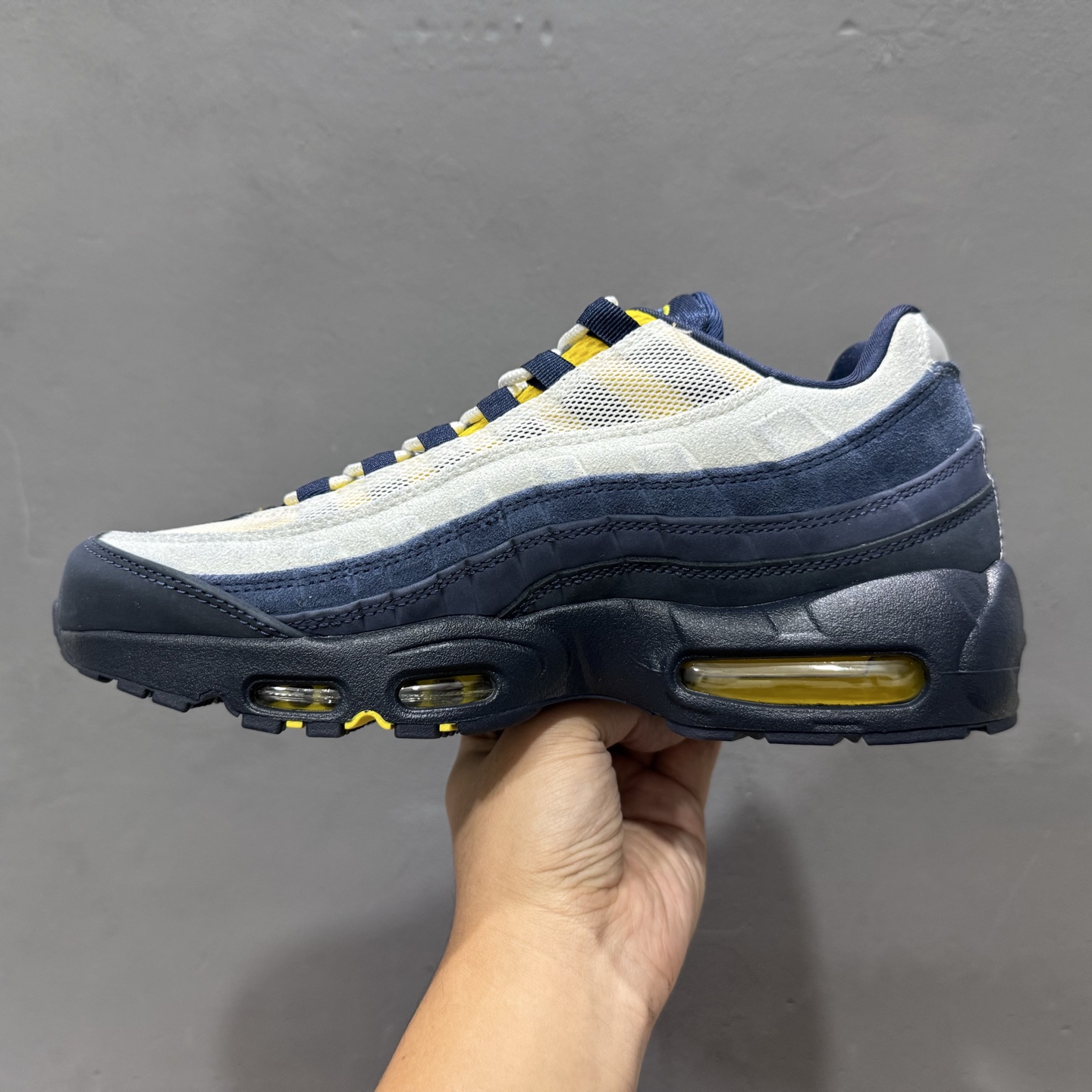Nike Air Max 95复古減震气垫跑鞋 HQ8492-400