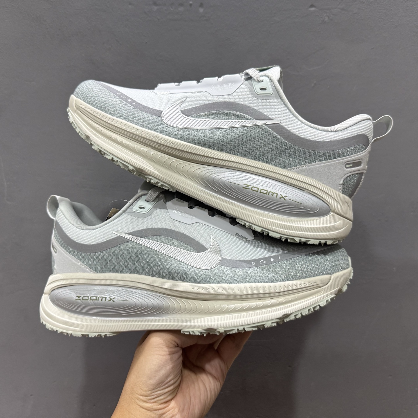 NK VOMERO 18 GTX 耐克 舒适减震防滑 低帮跑步鞋 HQ7001-001