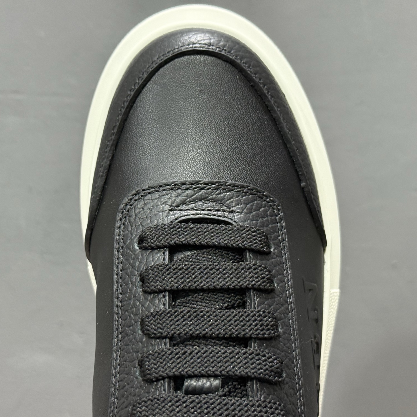 莞顶礼盒版Alexander McQueen 亚历山大麦昆小白鞋二代