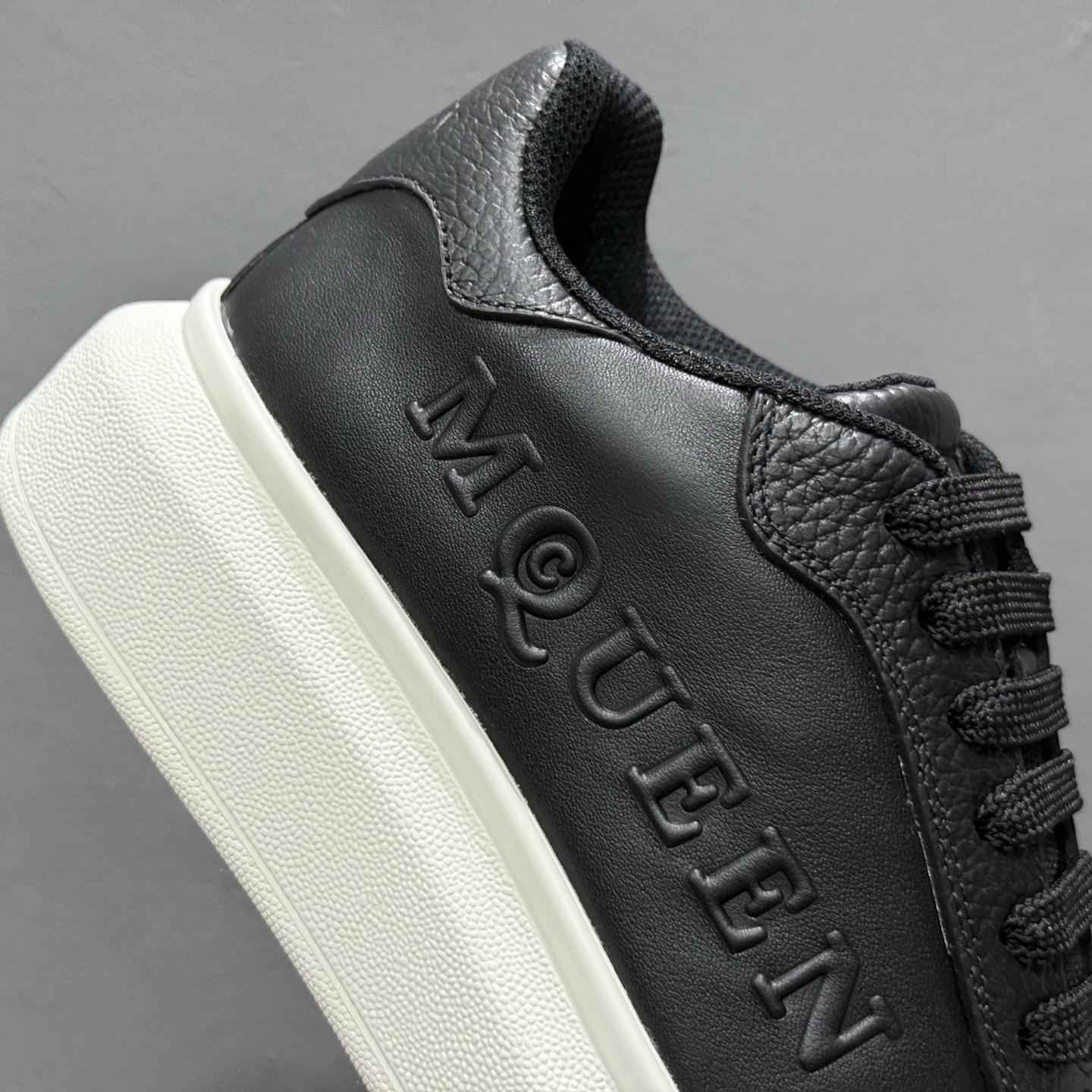 莞顶礼盒版Alexander McQueen 亚历山大麦昆小白鞋二代