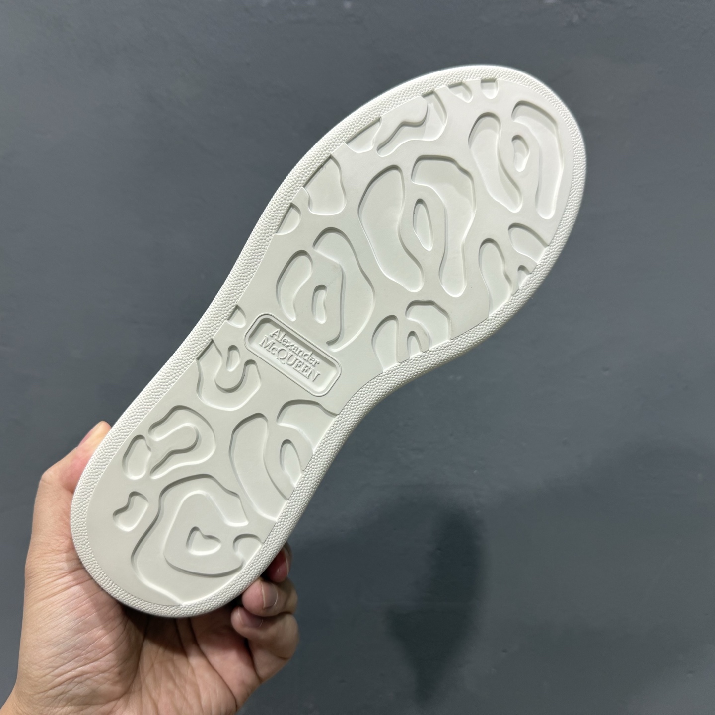 莞顶礼盒版Alexander McQueen 亚历山大麦昆小白鞋二代