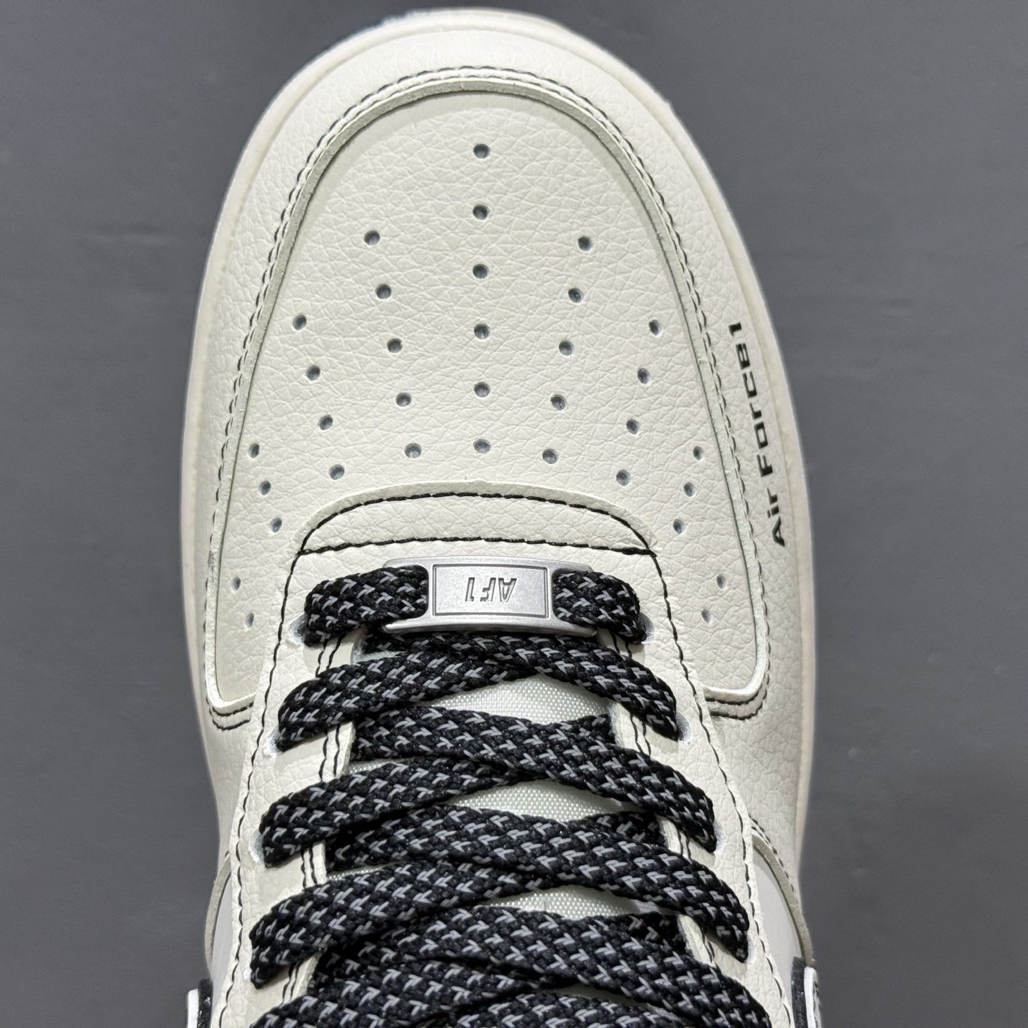 Nike AIR FORCE 1'07 LV8 联名款 空军一号低帮休闲板鞋 JP8028-060