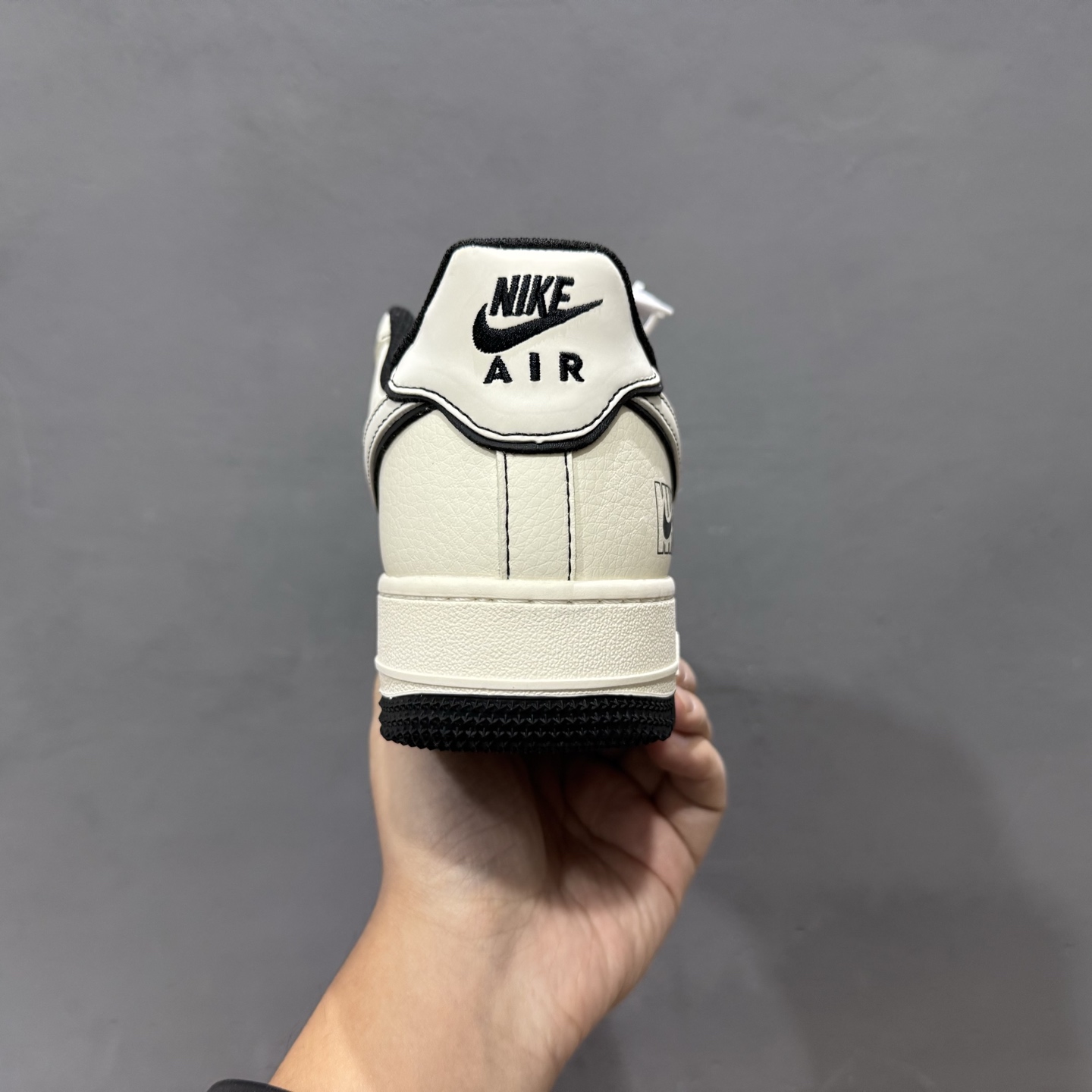 Nike AIR FORCE 1'07 LV8 联名款 空军一号低帮休闲板鞋 JP8028-060