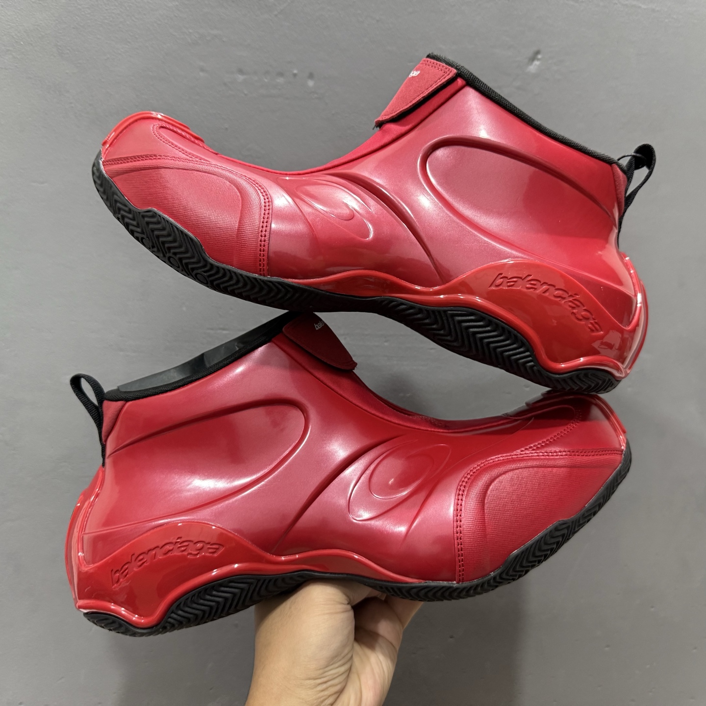 最新外贸批次 Balenciaga 巴黎世家 红色 824909WBKB