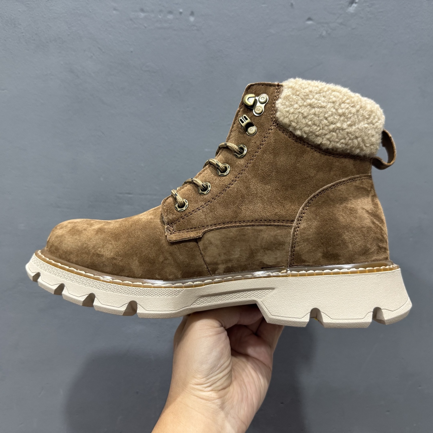 UGGTasman Weather Hybrid 塔斯曼混合系列中帮轻量休闲马丁靴