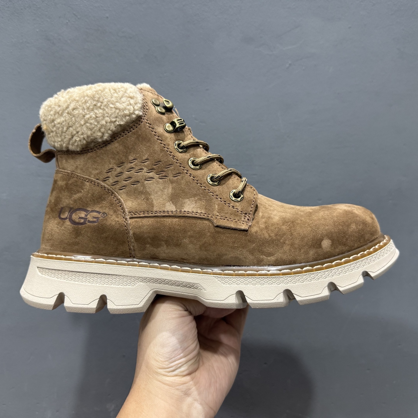 UGGTasman Weather Hybrid 塔斯曼混合系列中帮轻量休闲马丁靴