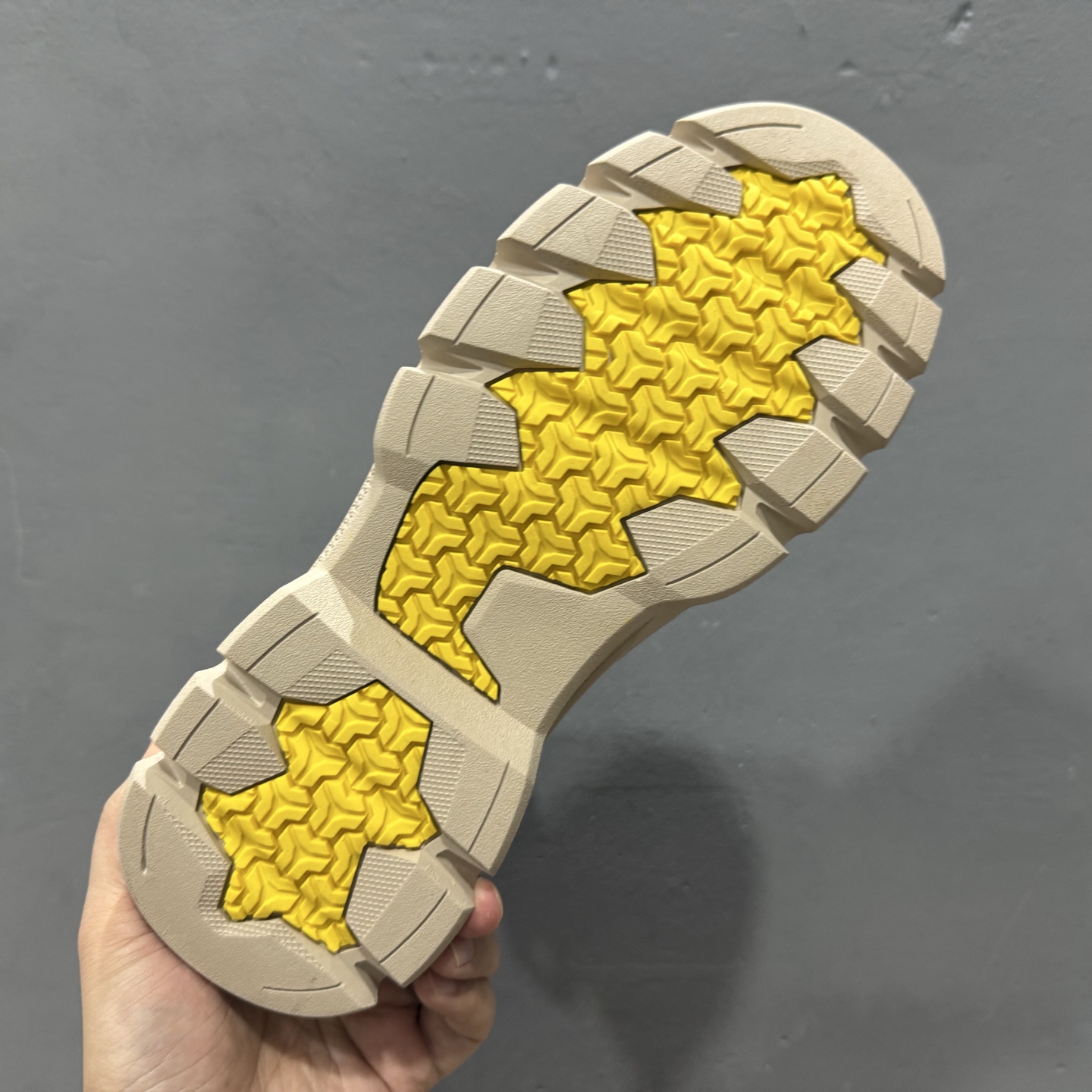 UGGTasman Weather Hybrid 塔斯曼混合系列中帮轻量休闲马丁靴