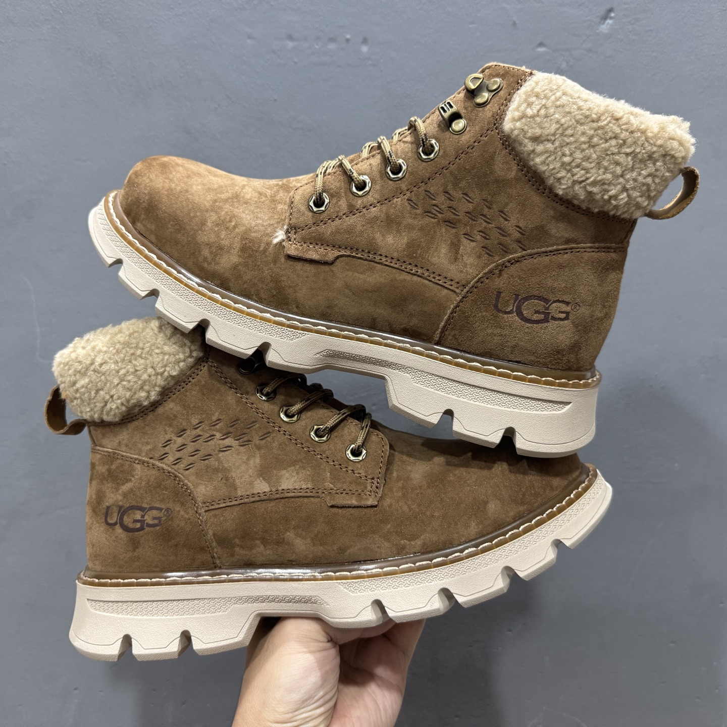 UGGTasman Weather Hybrid 塔斯曼混合系列中帮轻量休闲马丁靴