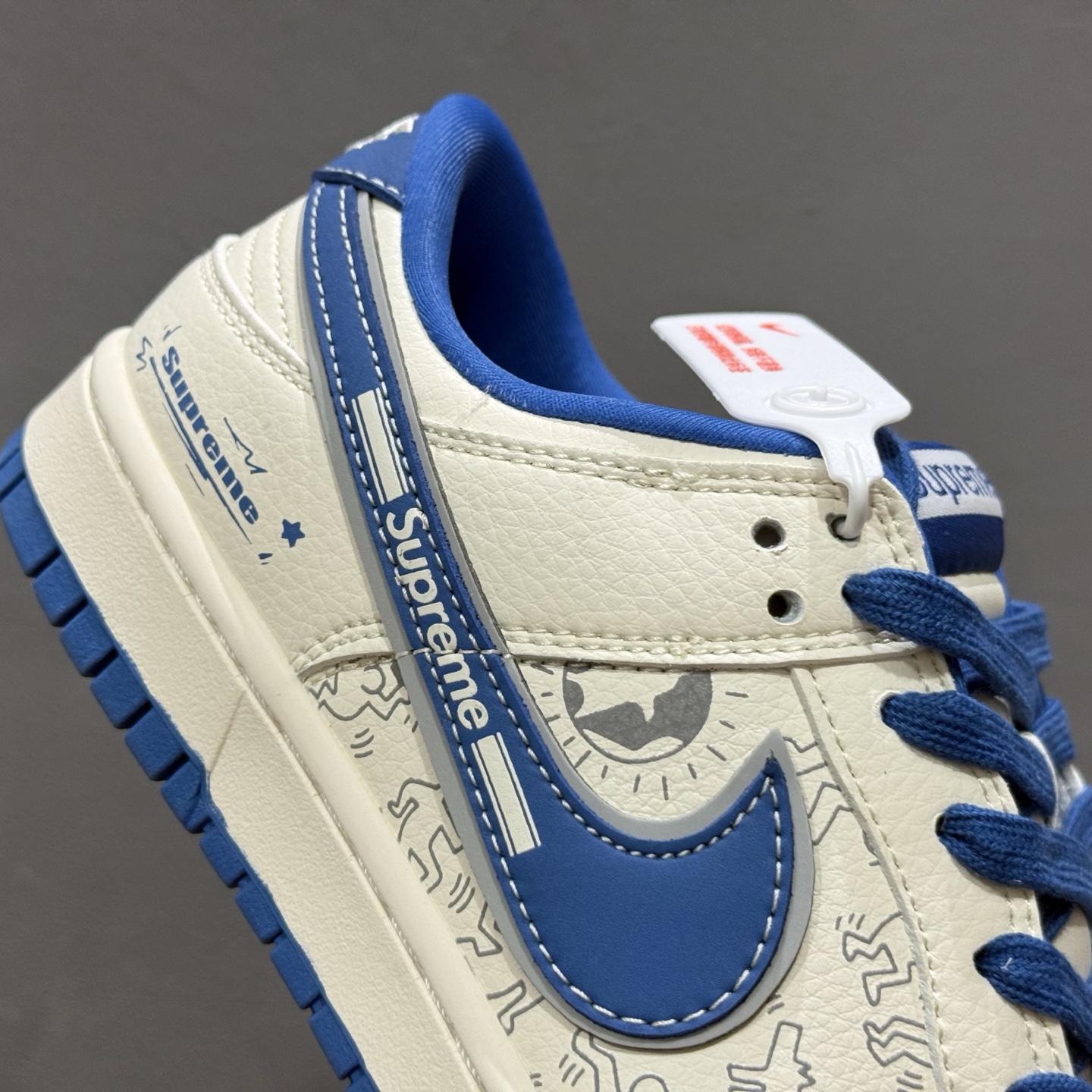 高端定制Nike SB Dunk Low “Superme联名------奶白蓝渡鸦” 高端定制 低帮休闲板鞋 XD1588-237
