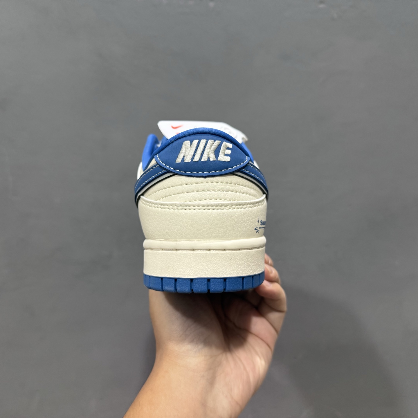 高端定制Nike SB Dunk Low “Superme联名------奶白蓝渡鸦” 高端定制 低帮休闲板鞋 XD1588-237