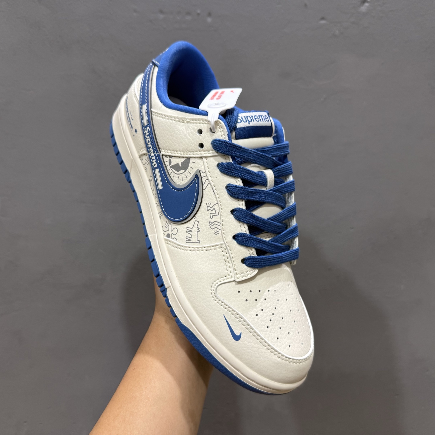 高端定制Nike SB Dunk Low “Superme联名------奶白蓝渡鸦” 高端定制 低帮休闲板鞋 XD1588-237