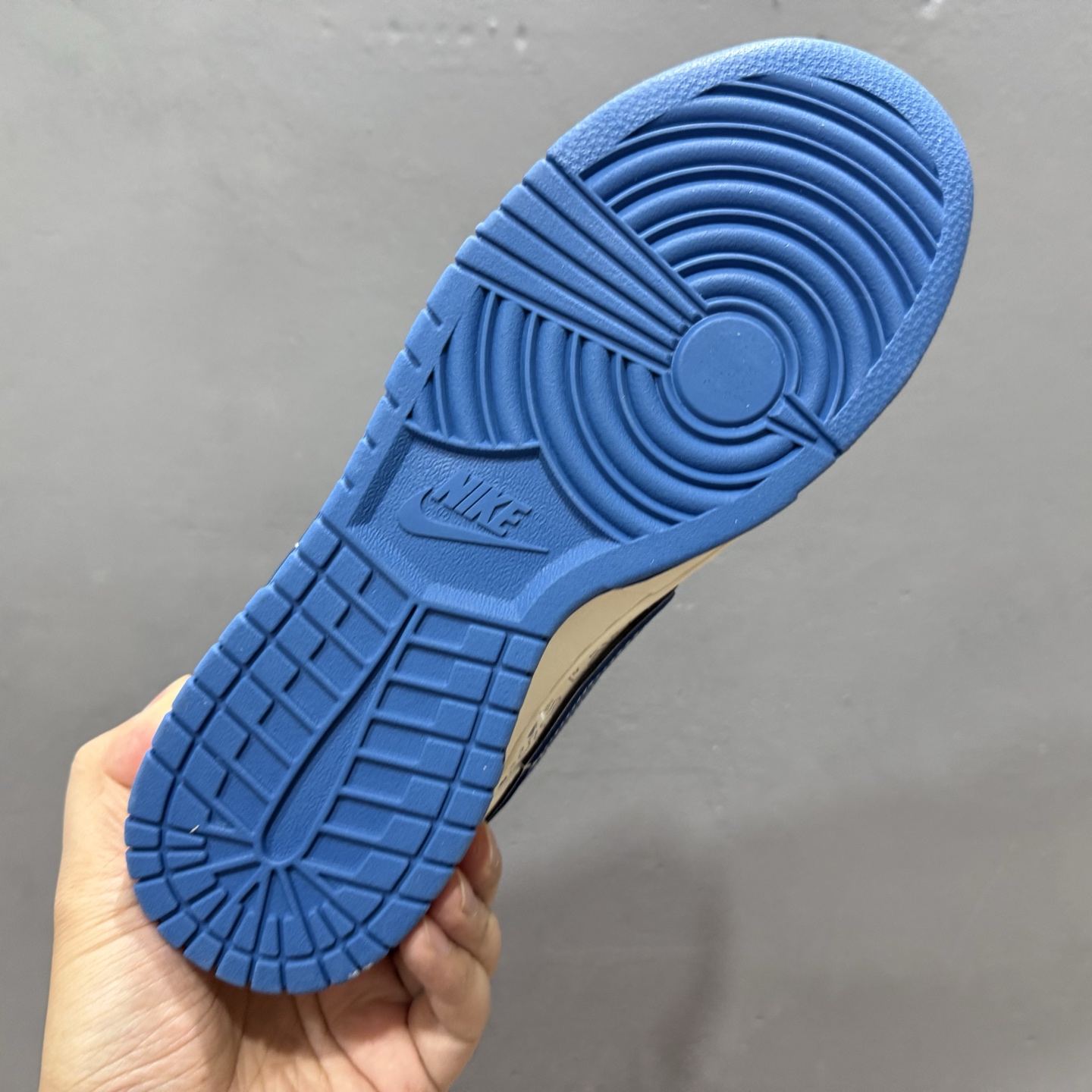 高端定制Nike SB Dunk Low “Superme联名------奶白蓝渡鸦” 高端定制 低帮休闲板鞋 XD1588-237