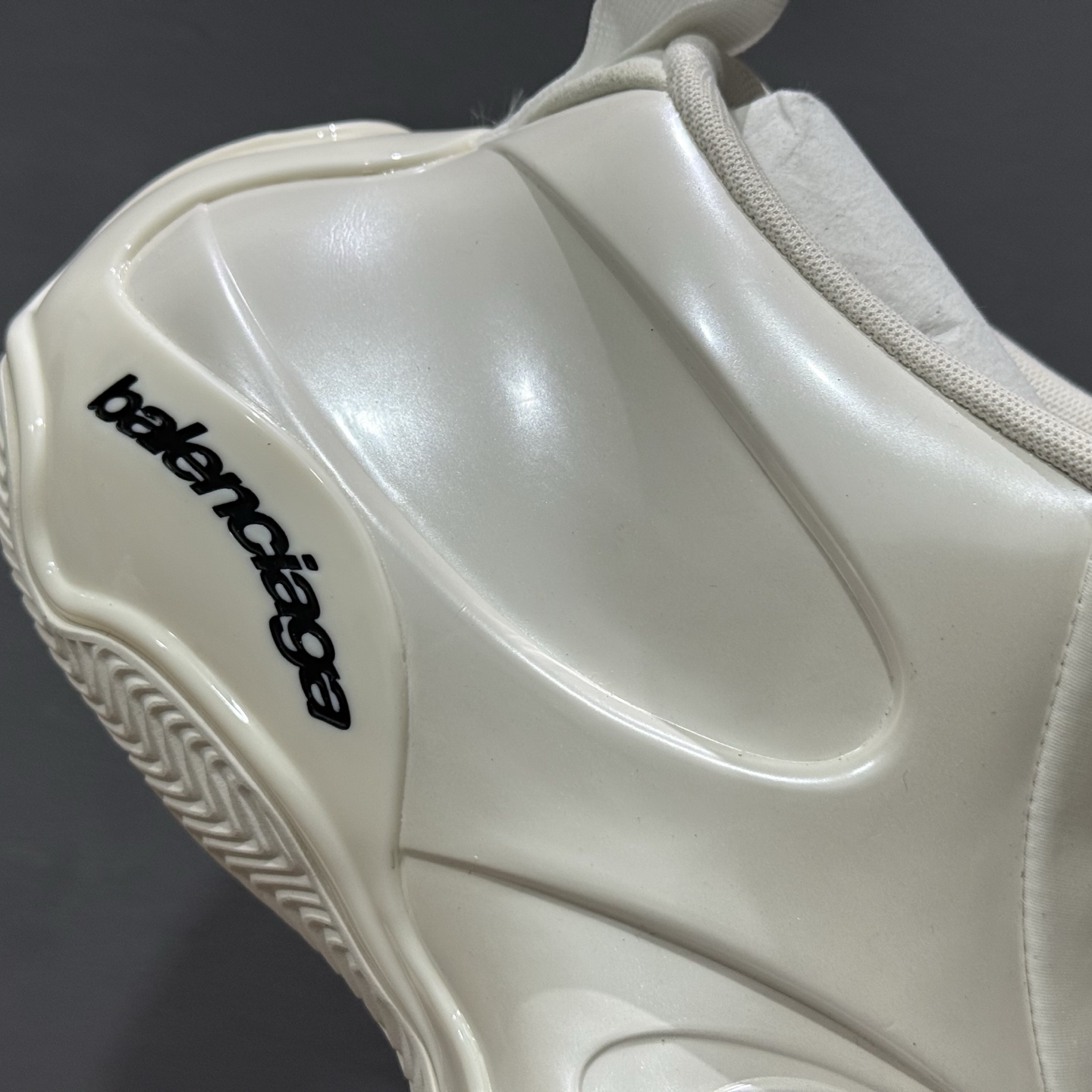 最新外贸批次 Balenciaga 巴黎世家 白色 824909WBKB 最新外贸批次 Balenciaga 巴黎世家 白色 824909WBKB