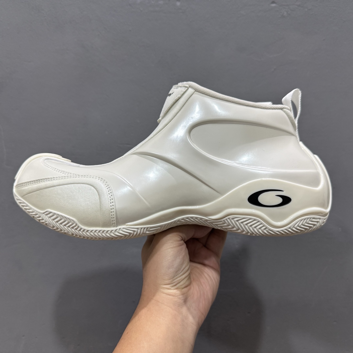 最新外贸批次 Balenciaga 巴黎世家 白色 824909WBKB 最新外贸批次 Balenciaga 巴黎世家 白色 824909WBKB