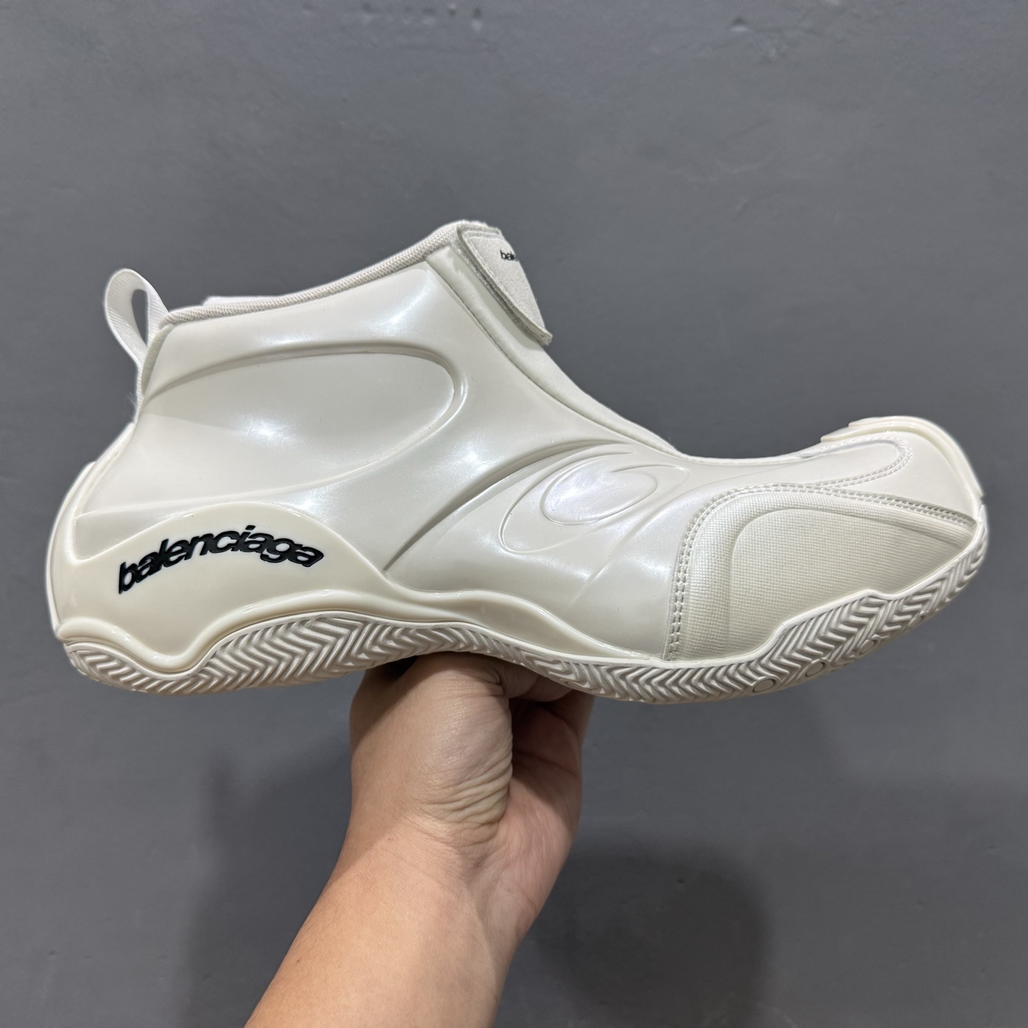 最新外贸批次 Balenciaga 巴黎世家 白色 824909WBKB 最新外贸批次 Balenciaga 巴黎世家 白色 824909WBKB