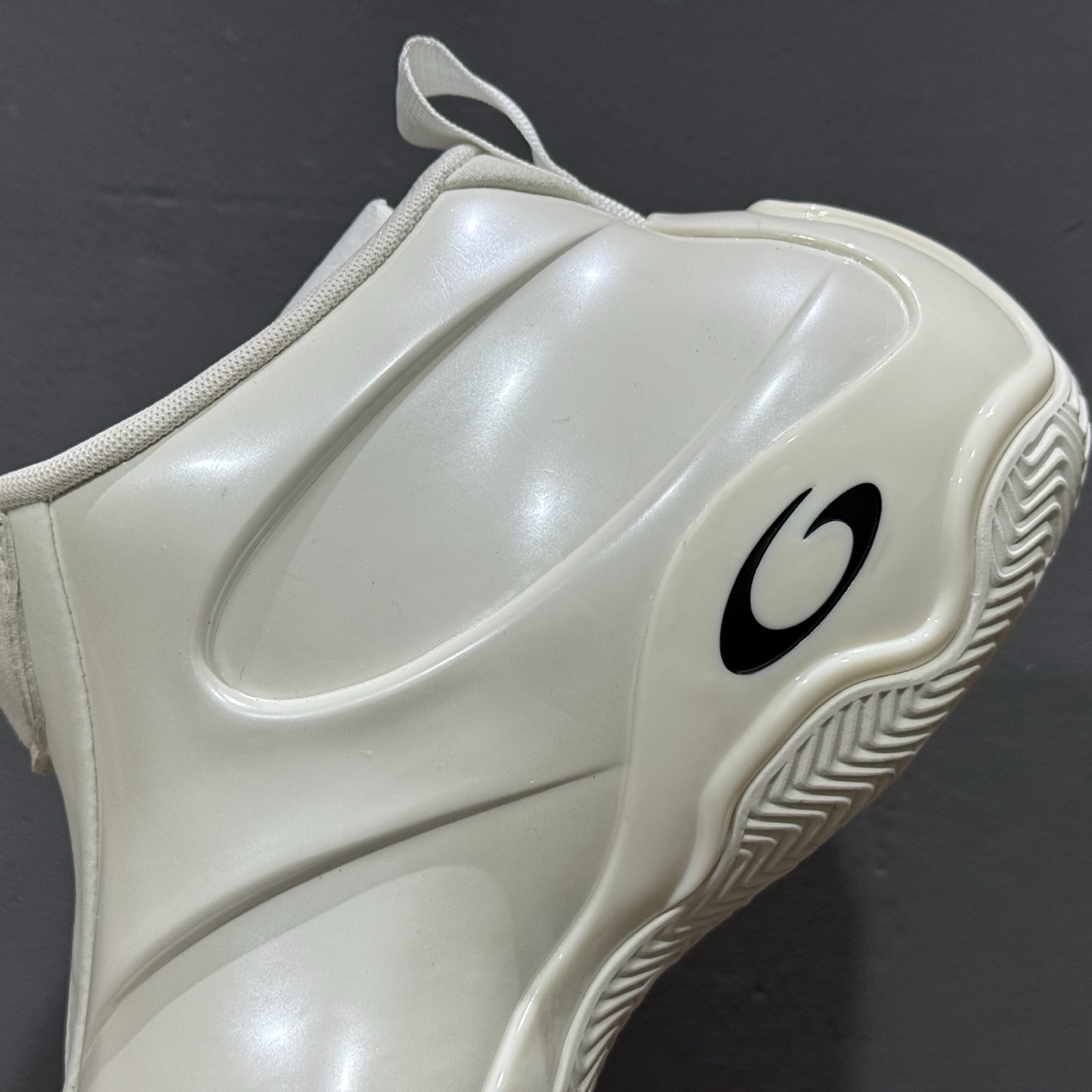 最新外贸批次 Balenciaga 巴黎世家 白色 824909WBKB 最新外贸批次 Balenciaga 巴黎世家 白色 824909WBKB