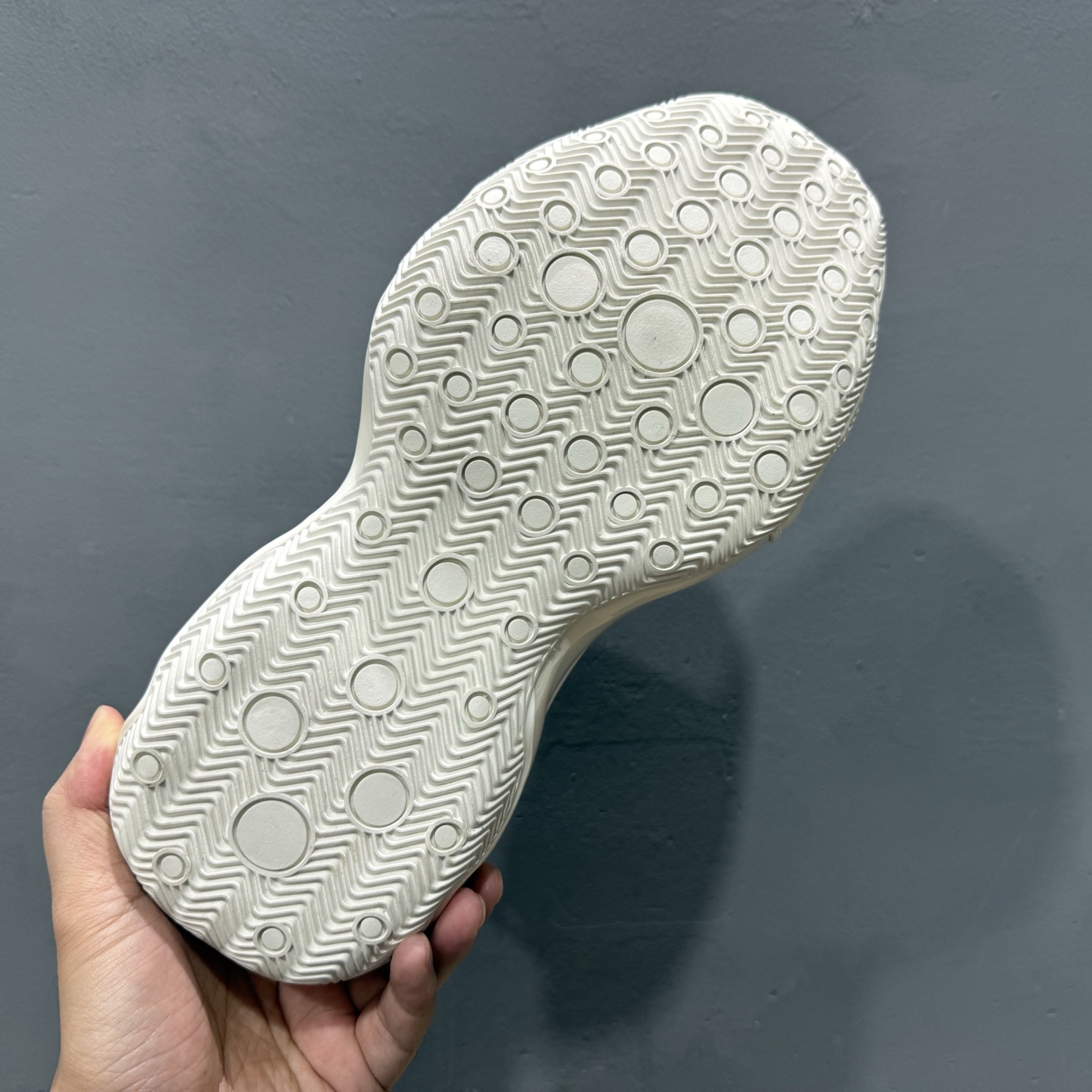 最新外贸批次 Balenciaga 巴黎世家 白色 824909WBKB 最新外贸批次 Balenciaga 巴黎世家 白色 824909WBKB