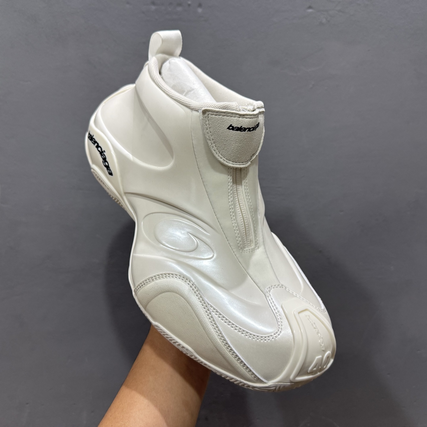 最新外贸批次 Balenciaga 巴黎世家 白色 824909WBKB 最新外贸批次 Balenciaga 巴黎世家 白色 824909WBKB