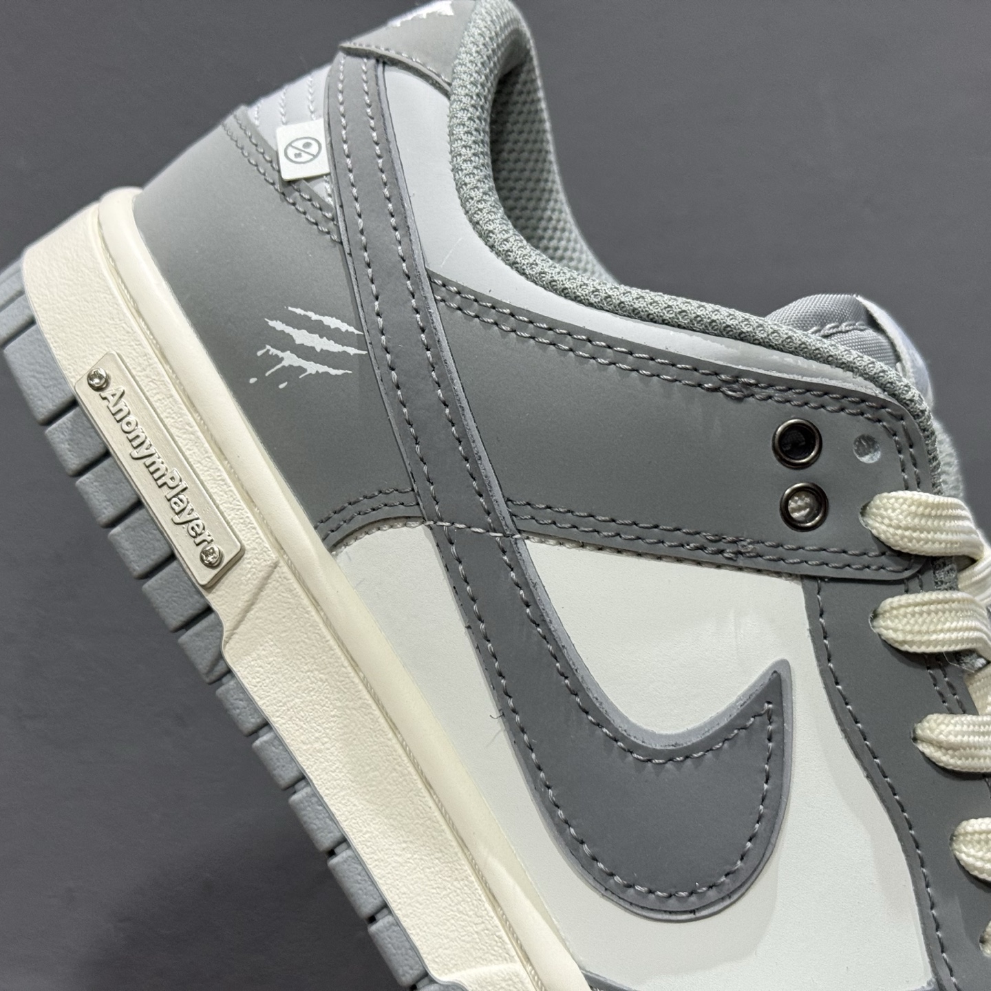 Nike SB Dunk Low 周年高端定制 低帮休闲板鞋 GW0510-051 Nike SB Dunk Low 周年高端定制 低帮休闲板鞋 GW0510-051