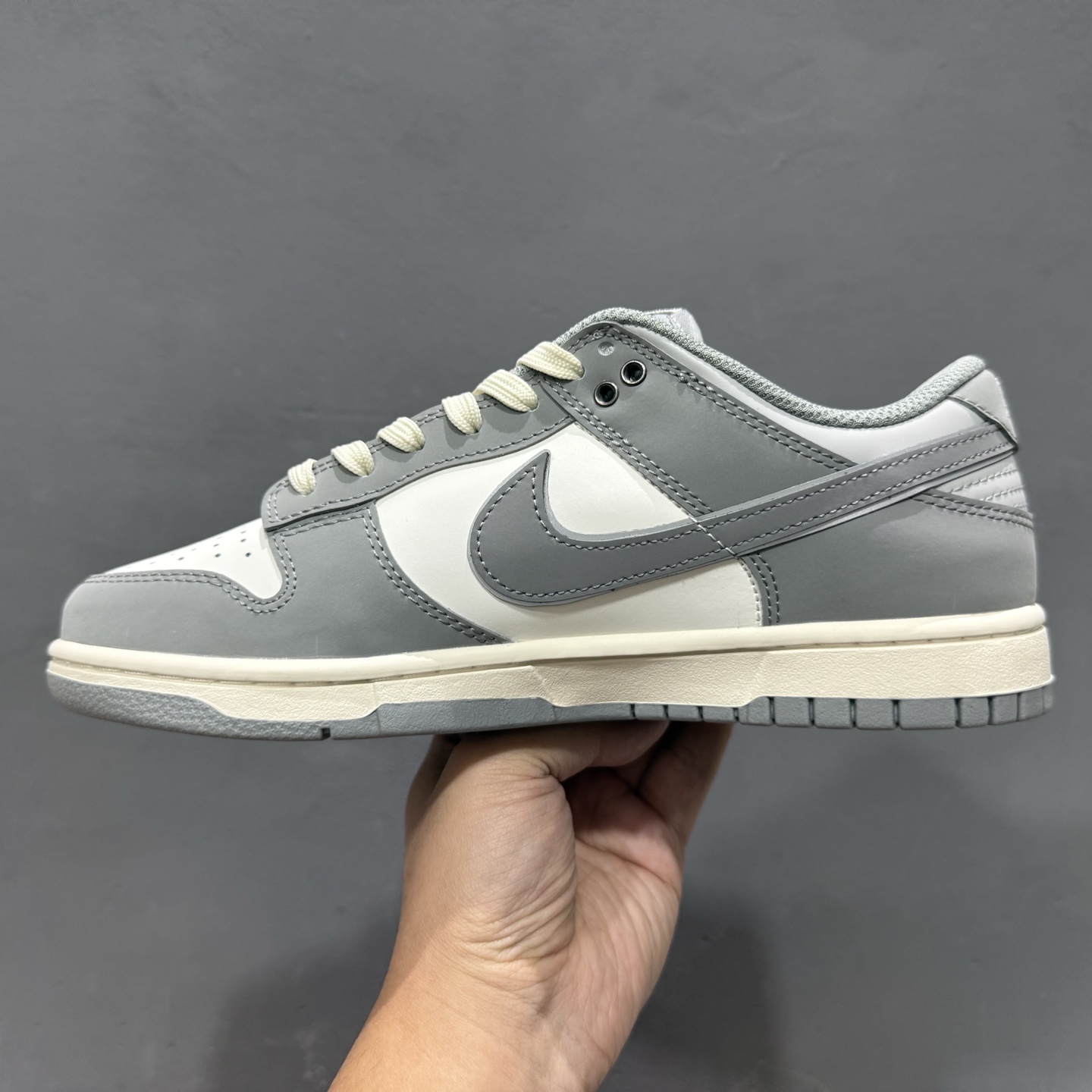 Nike SB Dunk Low 周年高端定制 低帮休闲板鞋 GW0510-051 Nike SB Dunk Low 周年高端定制 低帮休闲板鞋 GW0510-051