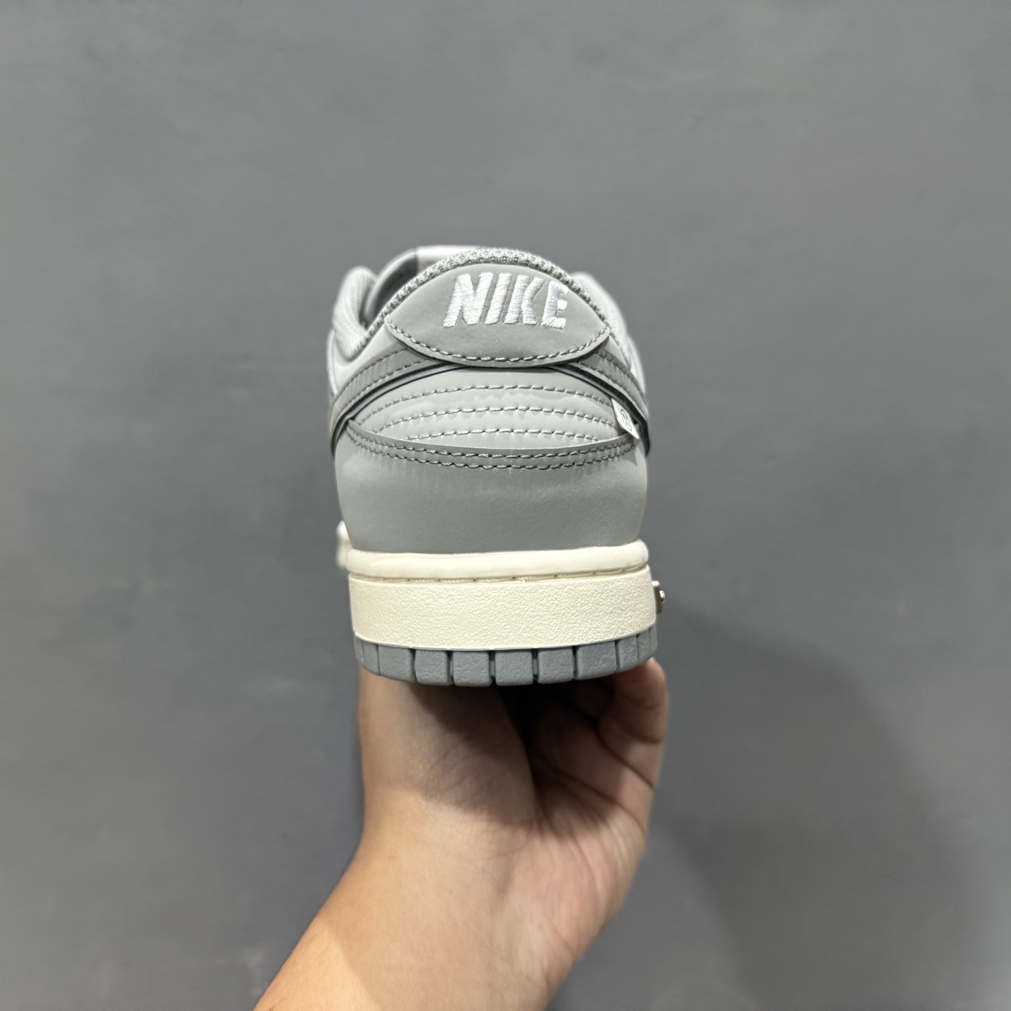 Nike SB Dunk Low 周年高端定制 低帮休闲板鞋 GW0510-051 Nike SB Dunk Low 周年高端定制 低帮休闲板鞋 GW0510-051