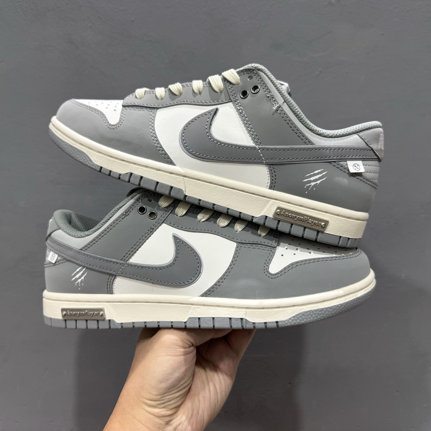 Nike SB Dunk Low 周年高端定制 低帮休闲板鞋 GW0510-051 Nike SB Dunk Low 周年高端定制 低帮休闲板鞋 GW0510-051