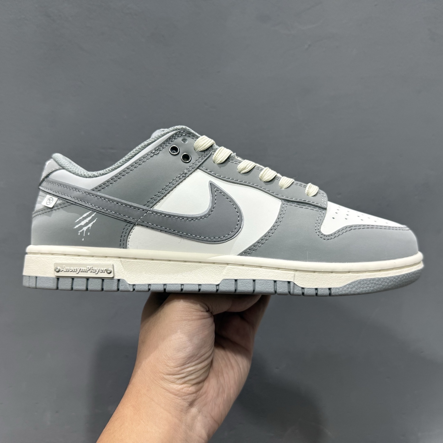 Nike SB Dunk Low 周年高端定制 低帮休闲板鞋 GW0510-051 Nike SB Dunk Low 周年高端定制 低帮休闲板鞋 GW0510-051