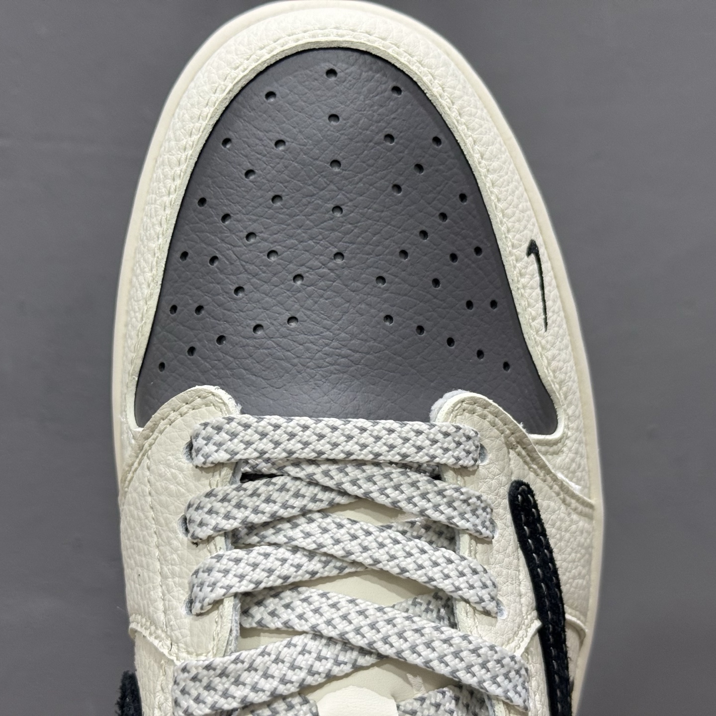 Travis Scott x Fragment Design x Air Jordan 1 Low SP AJ1 乔1联名 雏菊米灰黑 低帮文化休闲板鞋 QW5088-207 Travis Scott x Fragment Design x Air Jordan 1 Low SP AJ1 乔1联名 雏菊米灰黑 低帮文化休闲板鞋 QW5088-207