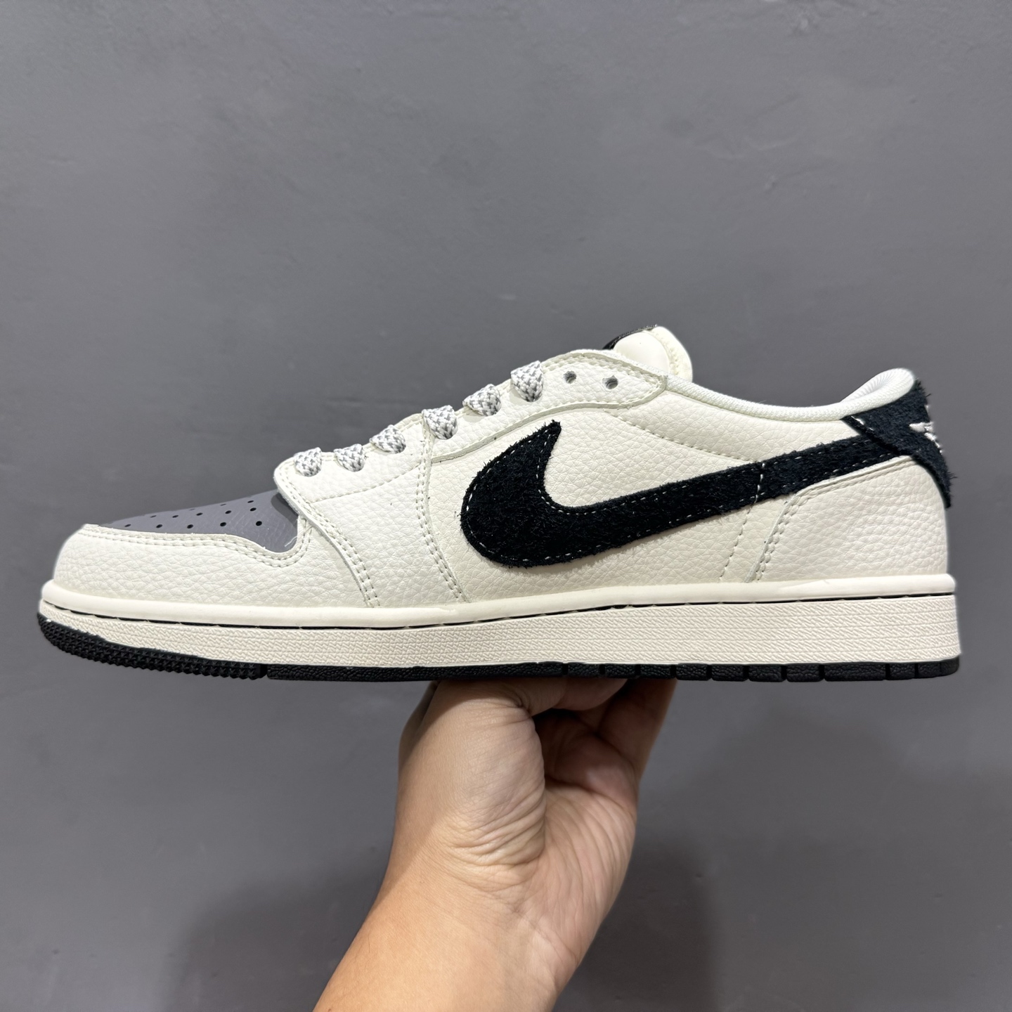 Travis Scott x Fragment Design x Air Jordan 1 Low SP AJ1 乔1联名 雏菊米灰黑 低帮文化休闲板鞋 QW5088-207 Travis Scott x Fragment Design x Air Jordan 1 Low SP AJ1 乔1联名 雏菊米灰黑 低帮文化休闲板鞋 QW5088-207