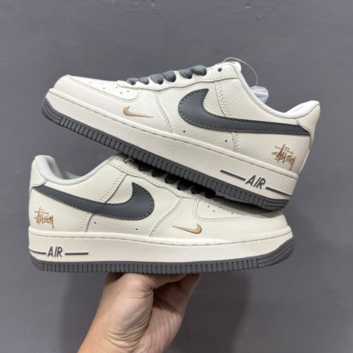 NIke Air Force 1 '07 Low “斯图西联名--米深灰金标”空军一号 低帮 XX3168-223