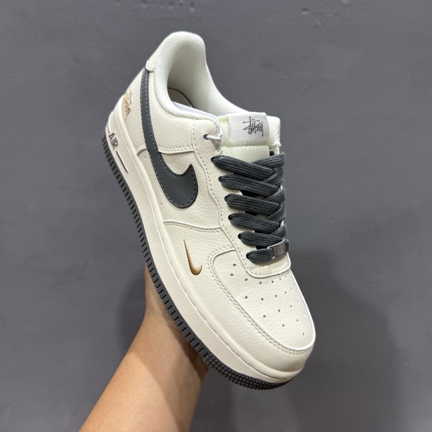 NIke Air Force 1 '07 Low “斯图西联名--米深灰金标”空军一号 低帮 XX3168-223
