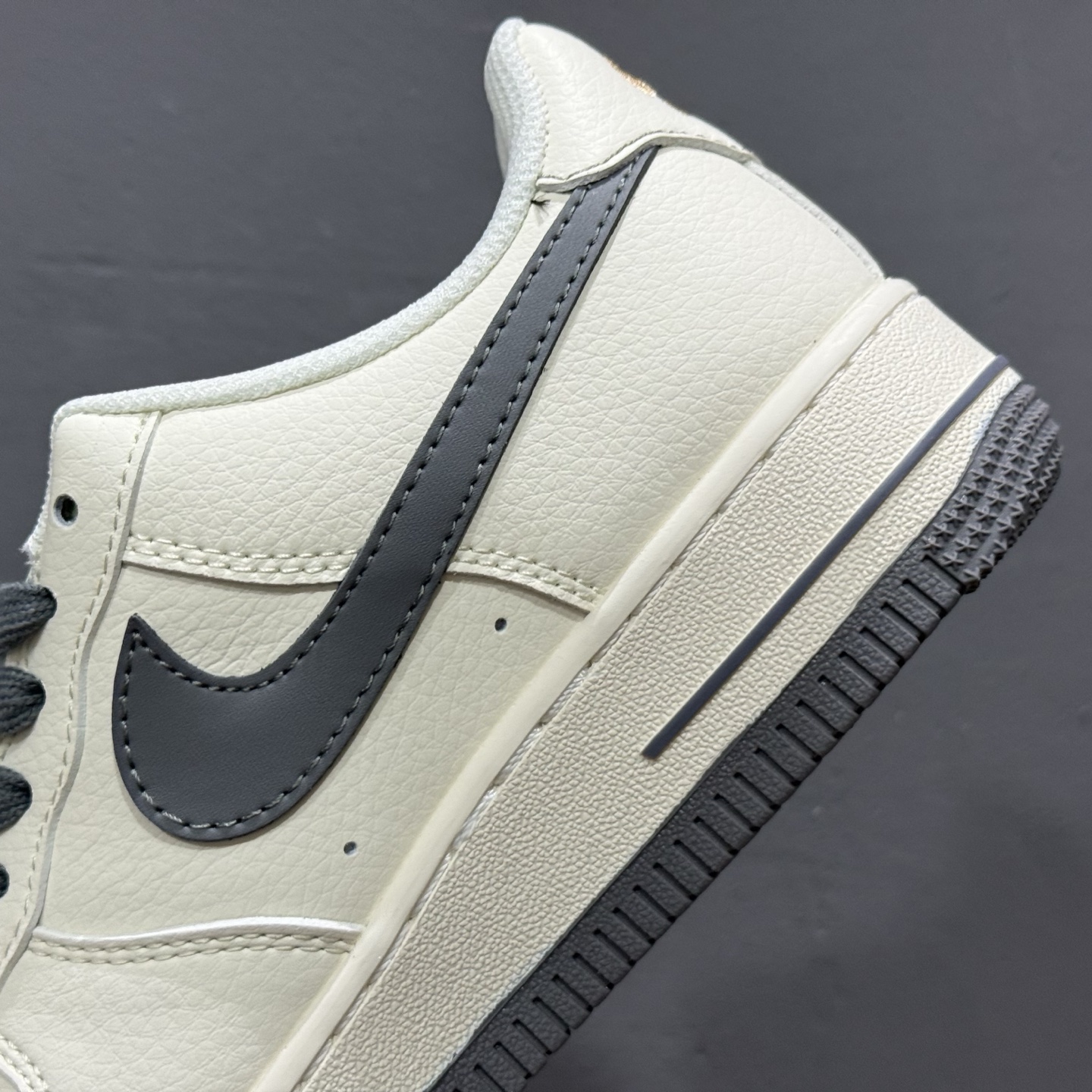 NIke Air Force 1 '07 Low “斯图西联名--米深灰金标”空军一号 低帮 XX3168-223