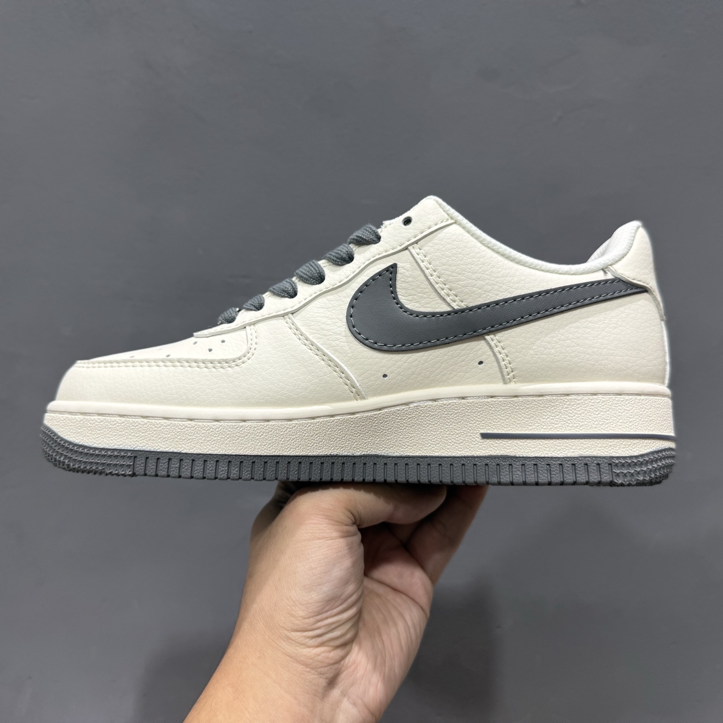 NIke Air Force 1 '07 Low “斯图西联名--米深灰金标”空军一号 低帮 XX3168-223