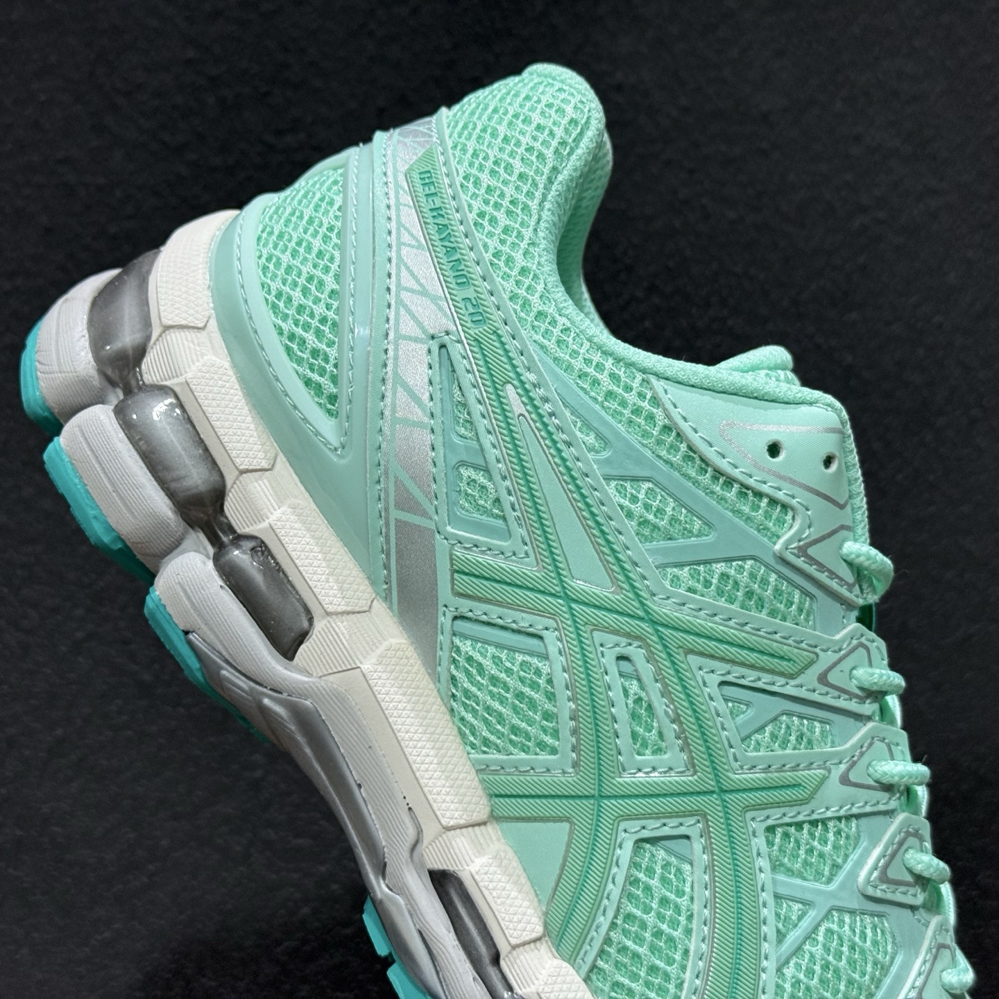 ASICS/亚瑟士GEL-NYC透气网眼鞋面配合部分合成革材质 1203A758-300