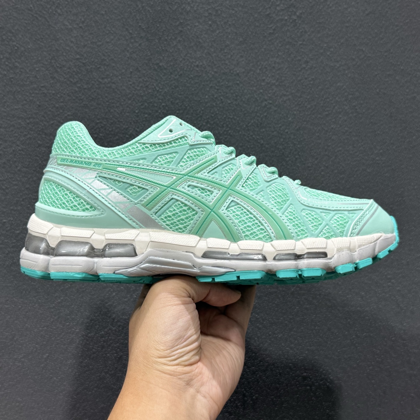 ASICS/亚瑟士GEL-NYC透气网眼鞋面配合部分合成革材质 1203A758-300