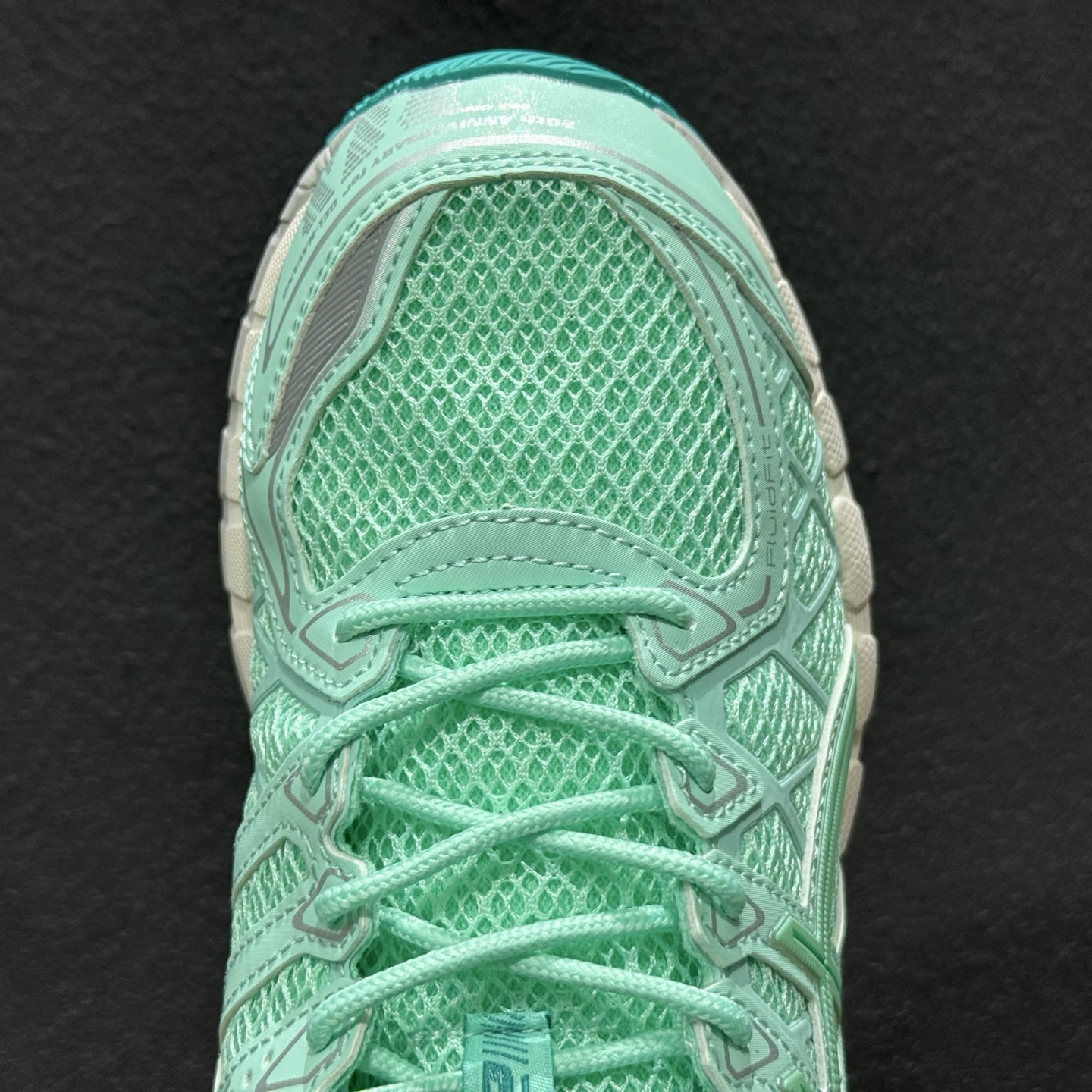 ASICS/亚瑟士GEL-NYC透气网眼鞋面配合部分合成革材质 1203A758-300