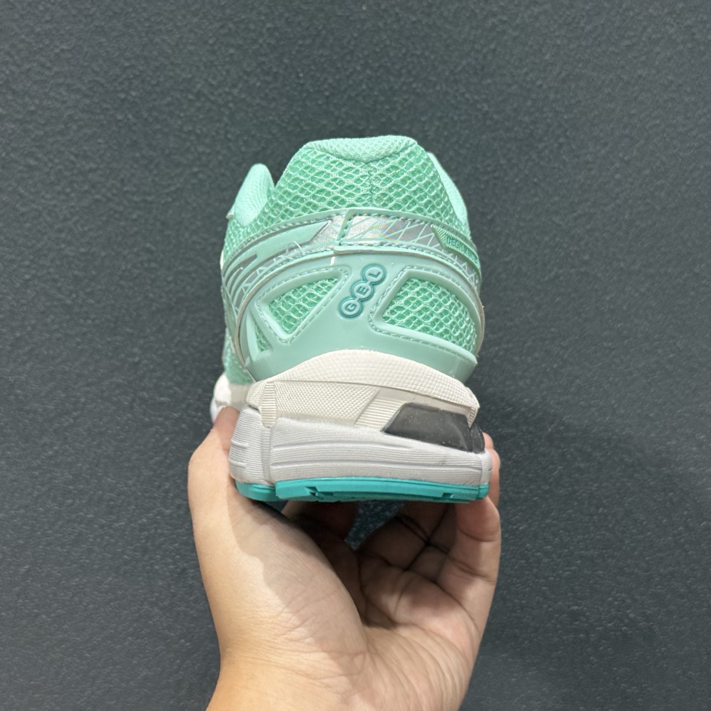 ASICS/亚瑟士GEL-NYC透气网眼鞋面配合部分合成革材质 1203A758-300