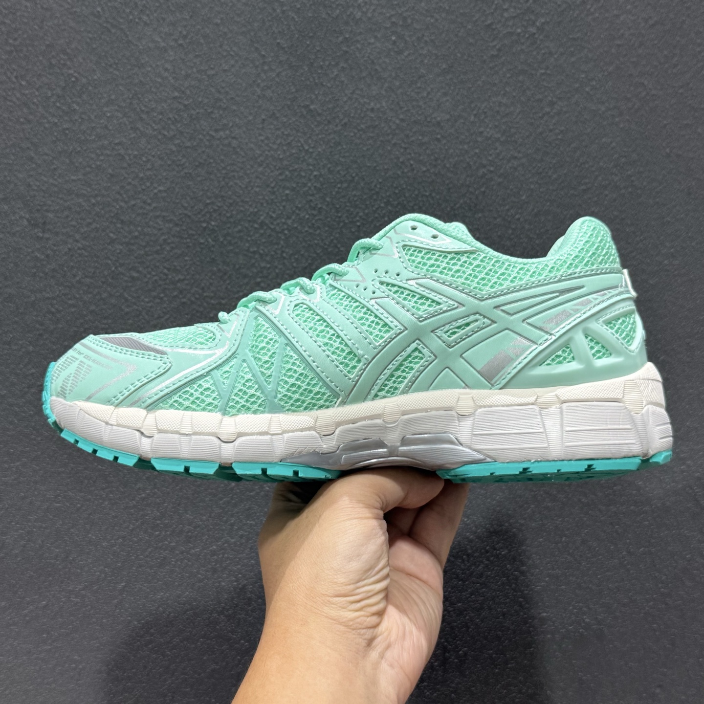 ASICS/亚瑟士GEL-NYC透气网眼鞋面配合部分合成革材质 1203A758-300