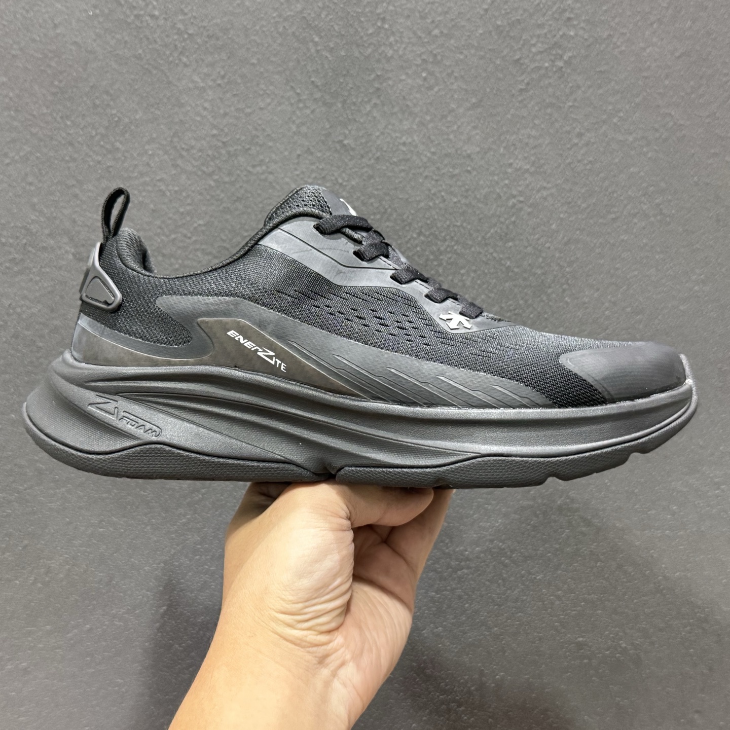 DESCENTE迪桑特 LAVITATE TRAIL WIRE 3.0 时尚休闲运动覆盖防水男子越野跑鞋