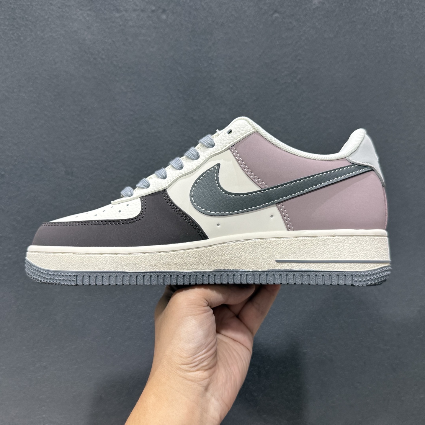 Nike Air Force 1 '07 Low “北面联名——米灰黑涂鸦勾”空军一号 高端定制 低帮 运动鞋 休闲鞋 QW5606-271 Nike Air Force 1 '07 Low “北面联名——米灰黑涂鸦勾”空军一号 高端定制 低帮 运动鞋 休闲鞋 QW5606-271