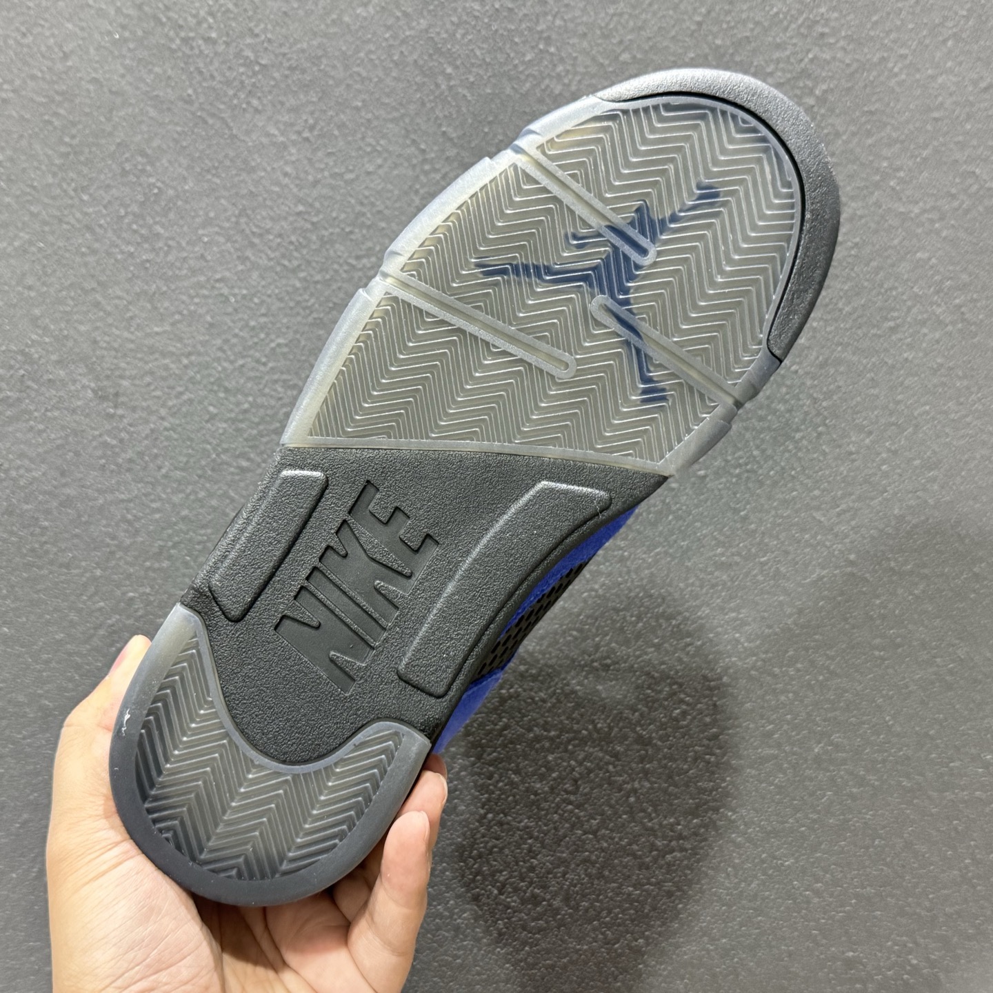 Awake NY x Air Jordan 5 Retro AJ5乔5蓝麂皮 D0587-400 Awake NY x Air Jordan 5 Retro AJ5乔5蓝麂皮 D0587-400