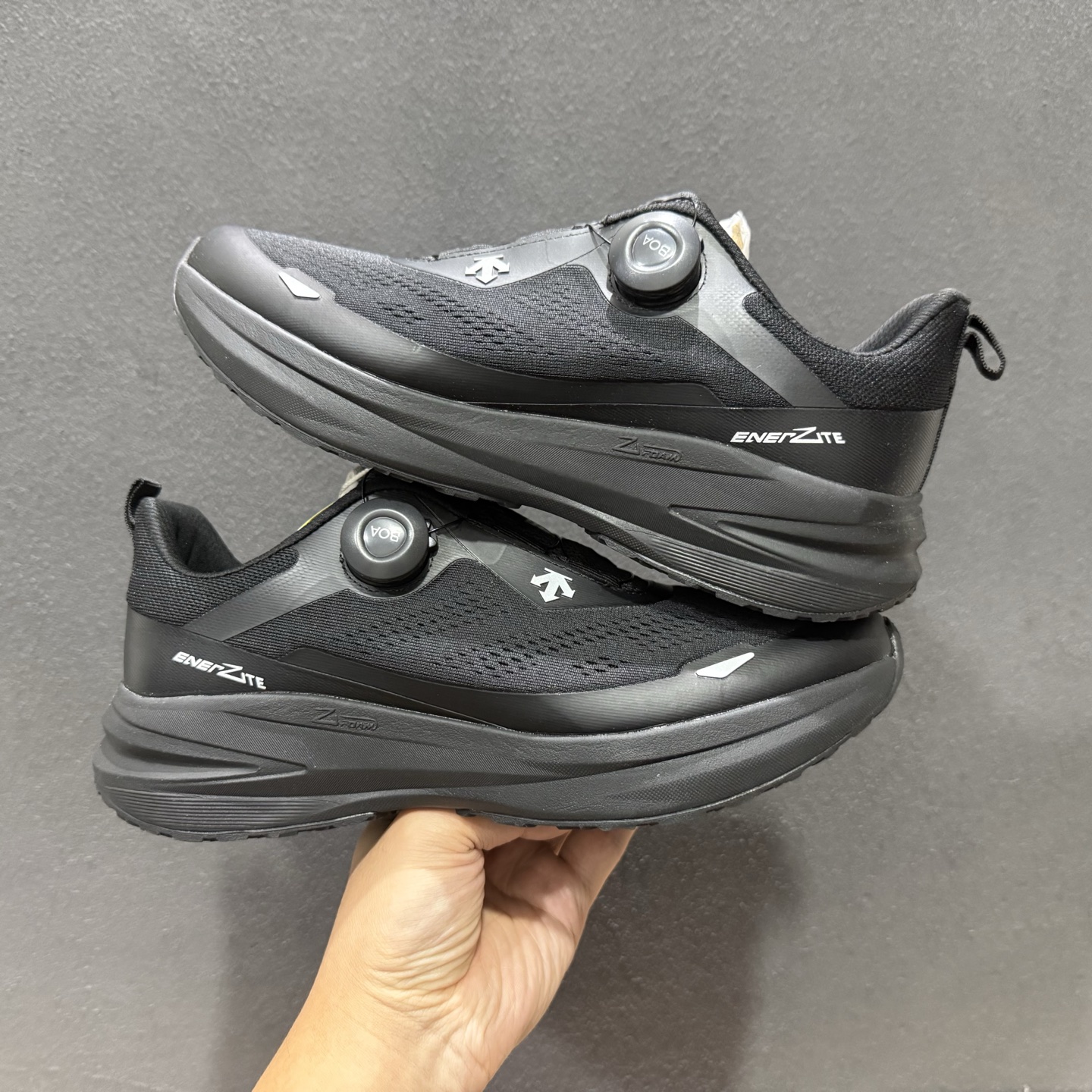 DESCENTE迪桑特 LAVITATE TRAIL WIRE 3.0 时尚休闲运动覆盖防水男子越野跑鞋 DESCENTE迪桑特 LAVITATE TRAIL WIRE 3.0 时尚休闲运动覆盖防水男子越野跑鞋